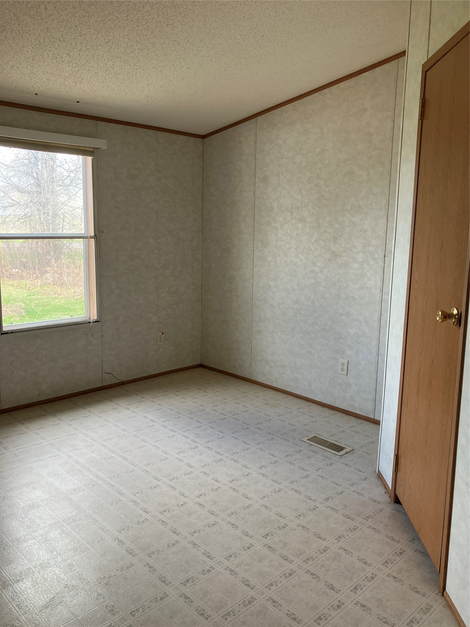8027 State Road 70 Property Photo 13