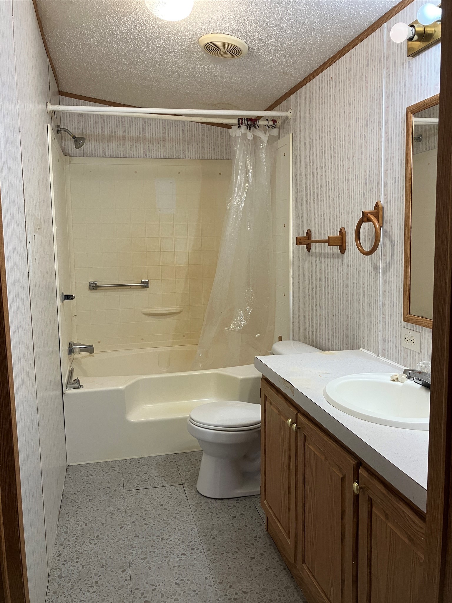 8027 State Road 70 Property Photo 15