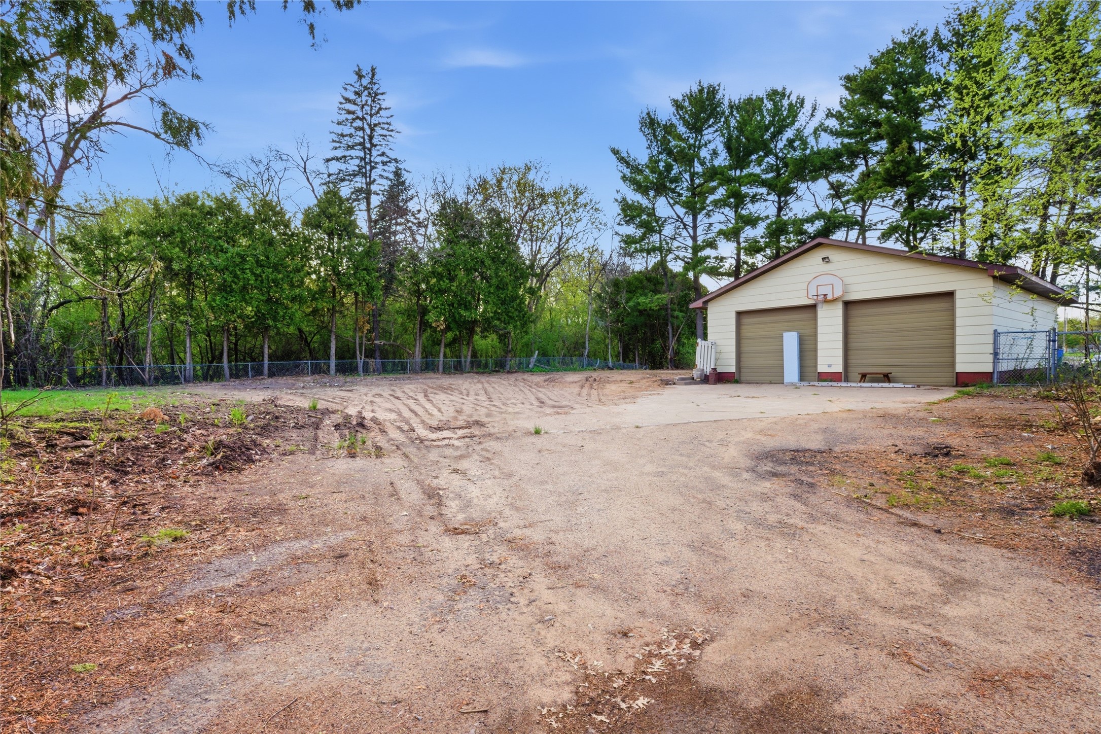 610 Randall Street Property Photo 1