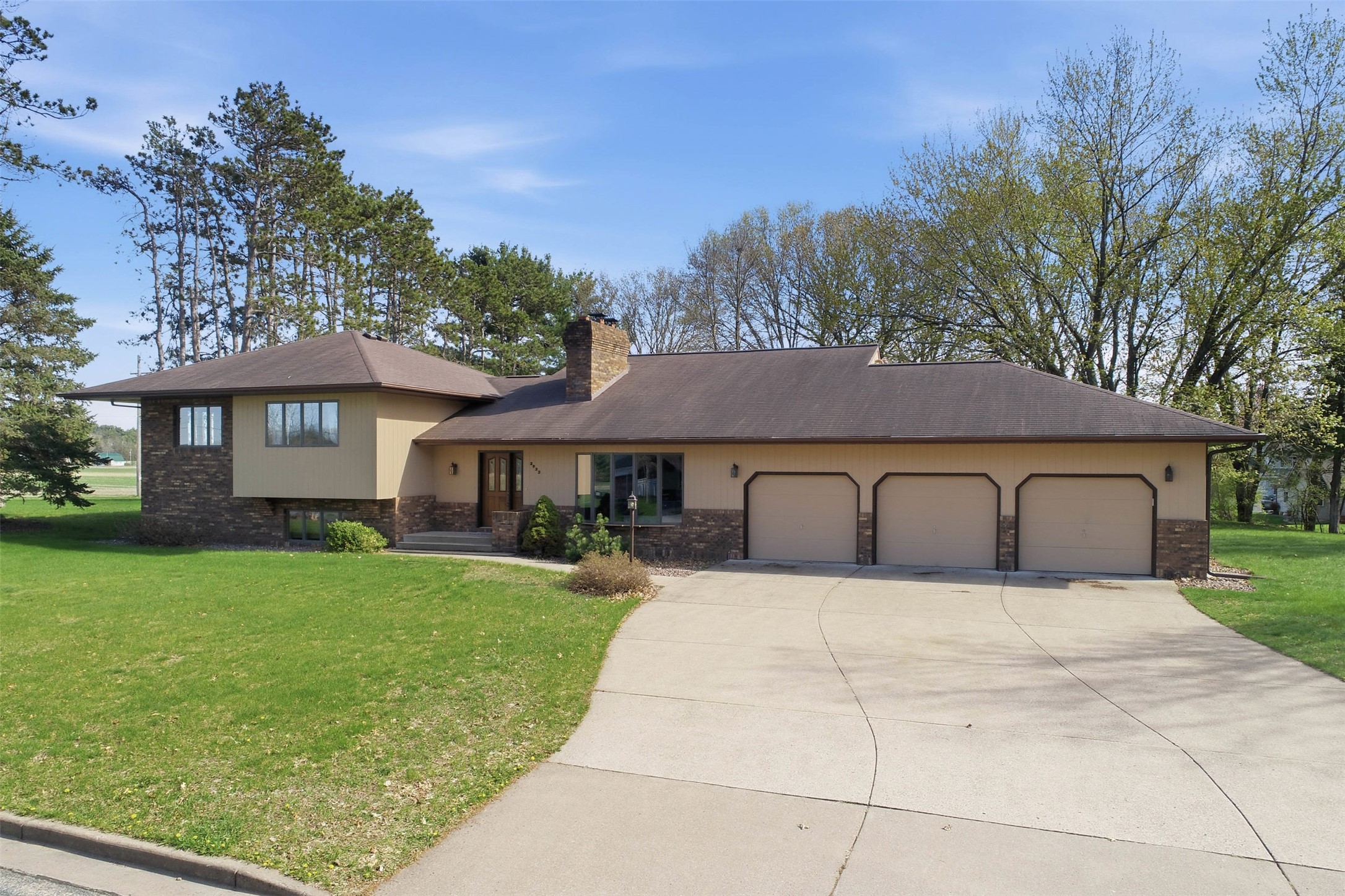 2932 Plum Tree Circle N Property Photo 1