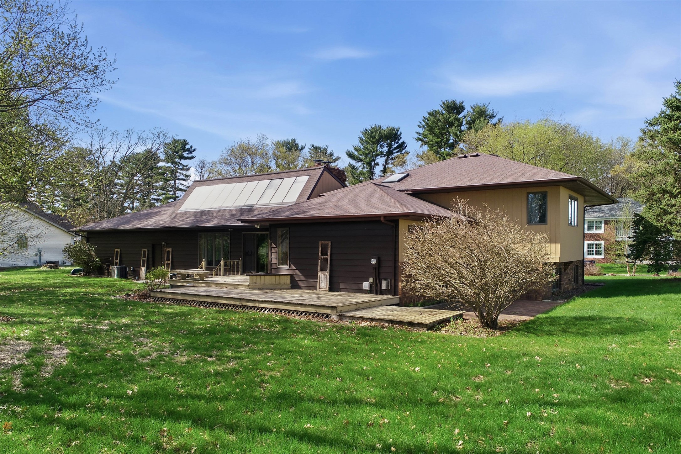 2932 Plum Tree Circle N Property Photo 3