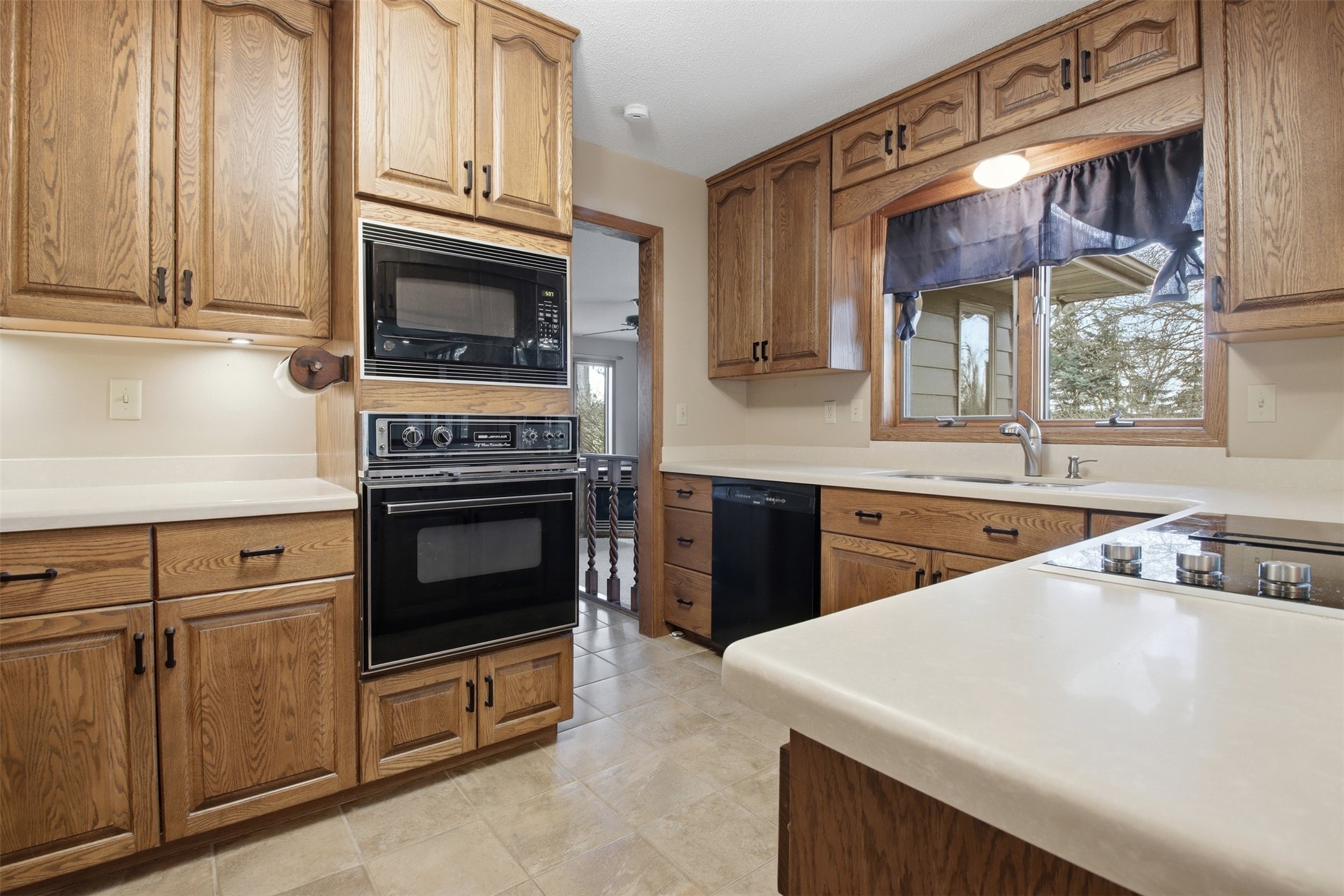 2932 Plum Tree Circle N Property Photo 6