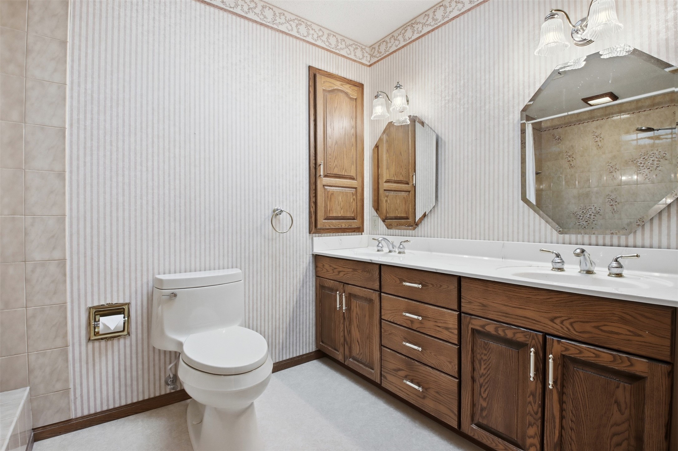 2932 Plum Tree Circle N Property Photo 32
