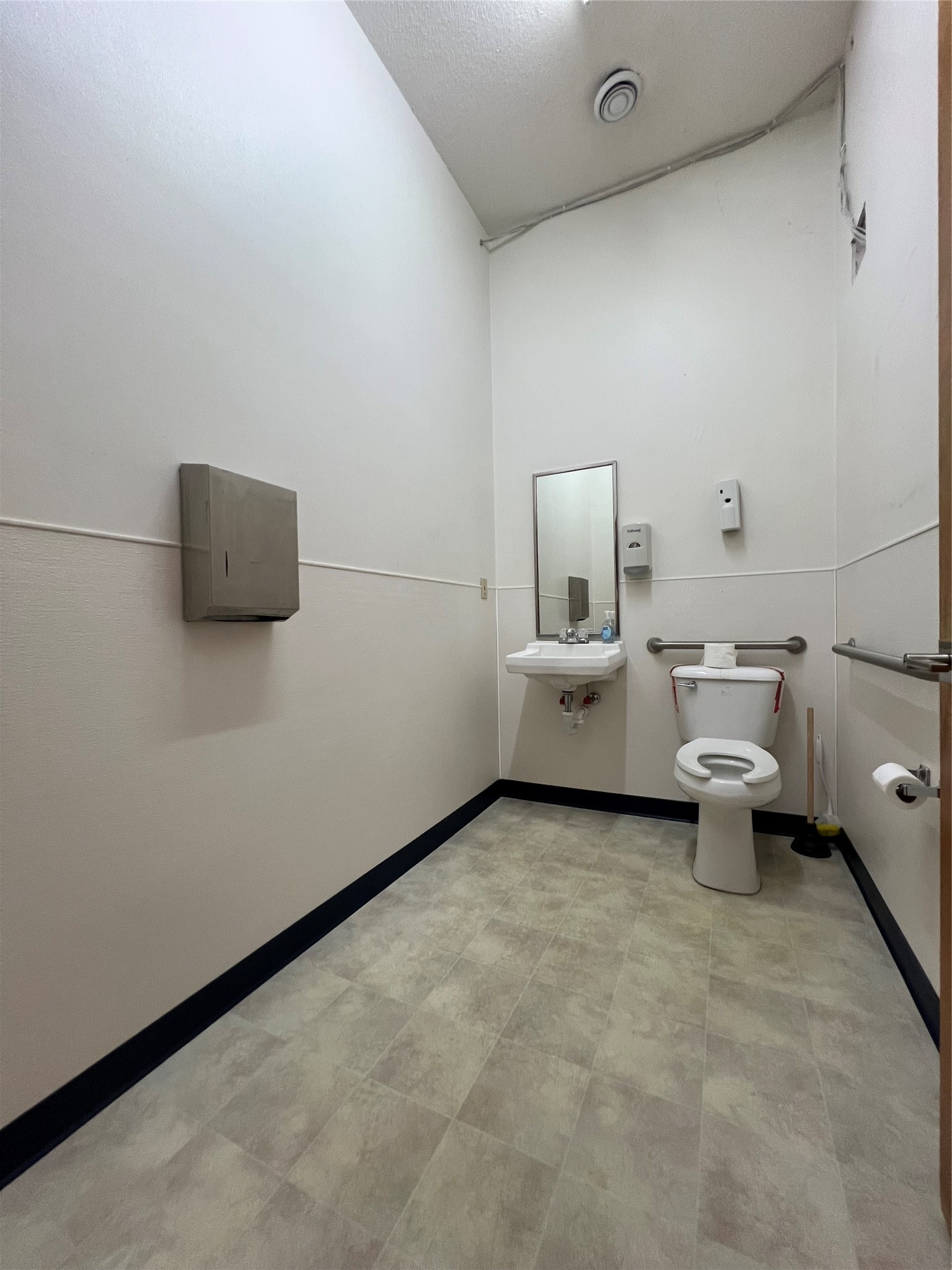 512 Bay Street Property Photo 18
