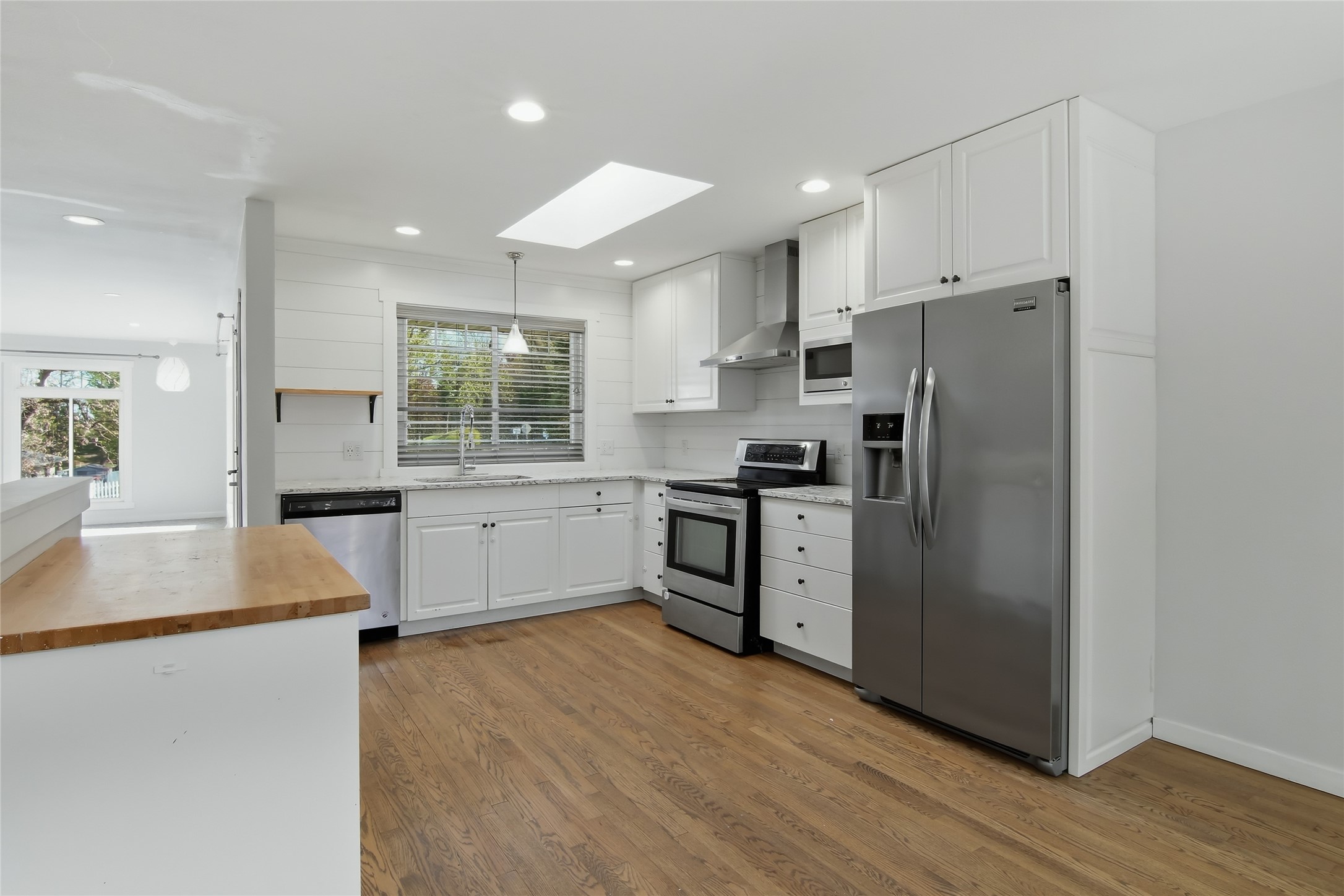 2921 Lasalle Street Property Photo 6