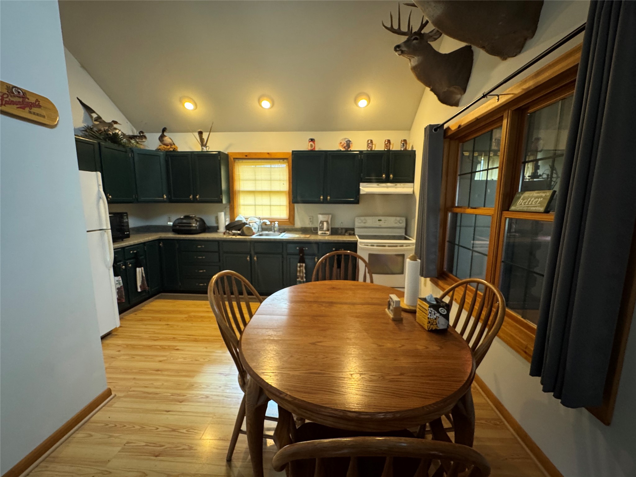 8225 N Blaisdell Lake Road Property Photo 7