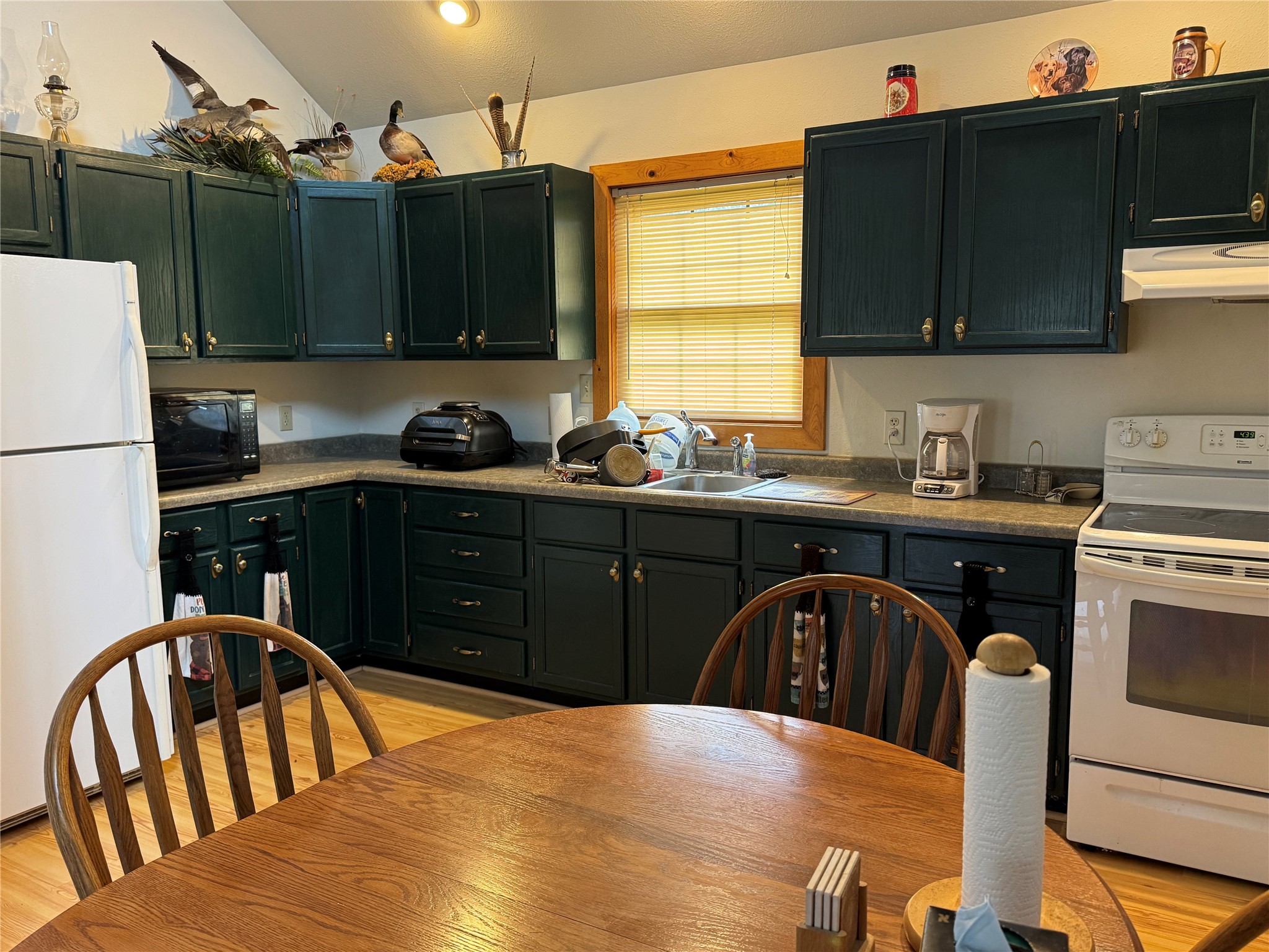 8225 N Blaisdell Lake Road Property Photo 9