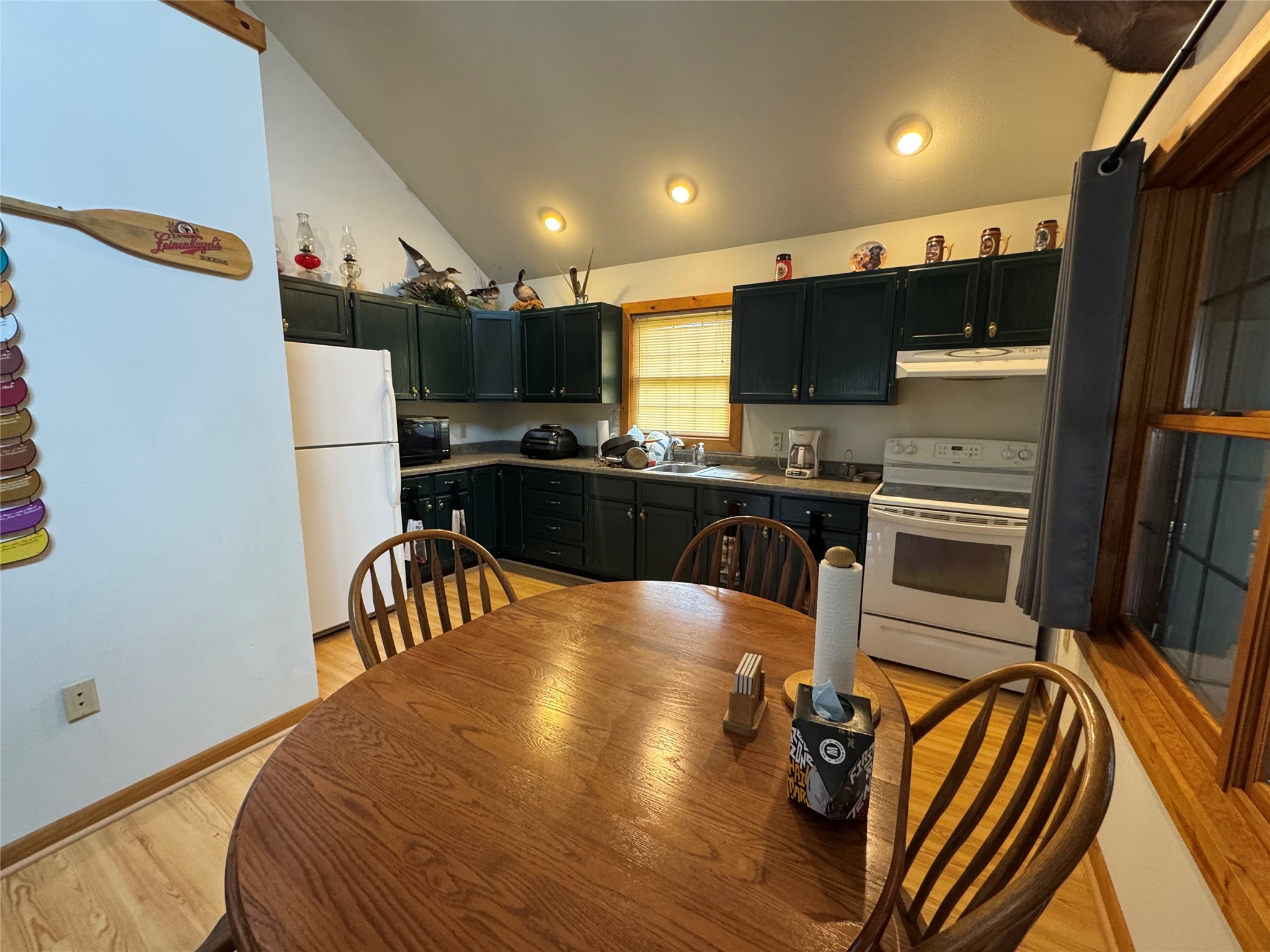8225 N Blaisdell Lake Road Property Photo 10