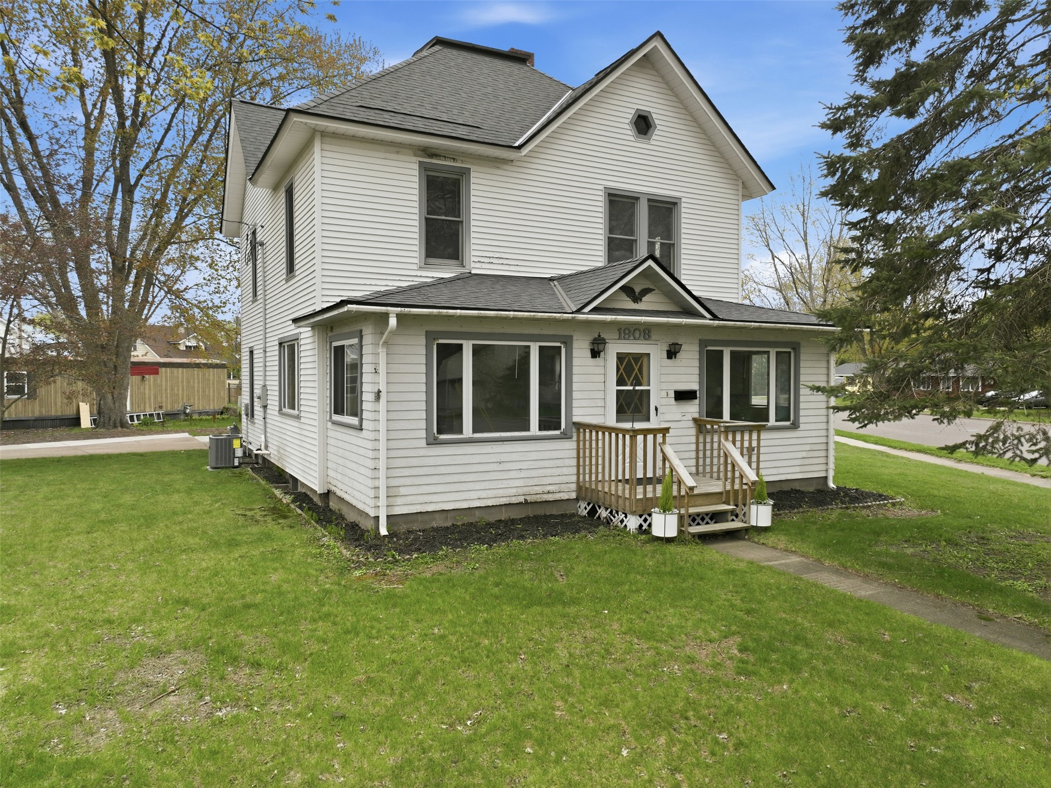 1908 Main Street Property Photo 2