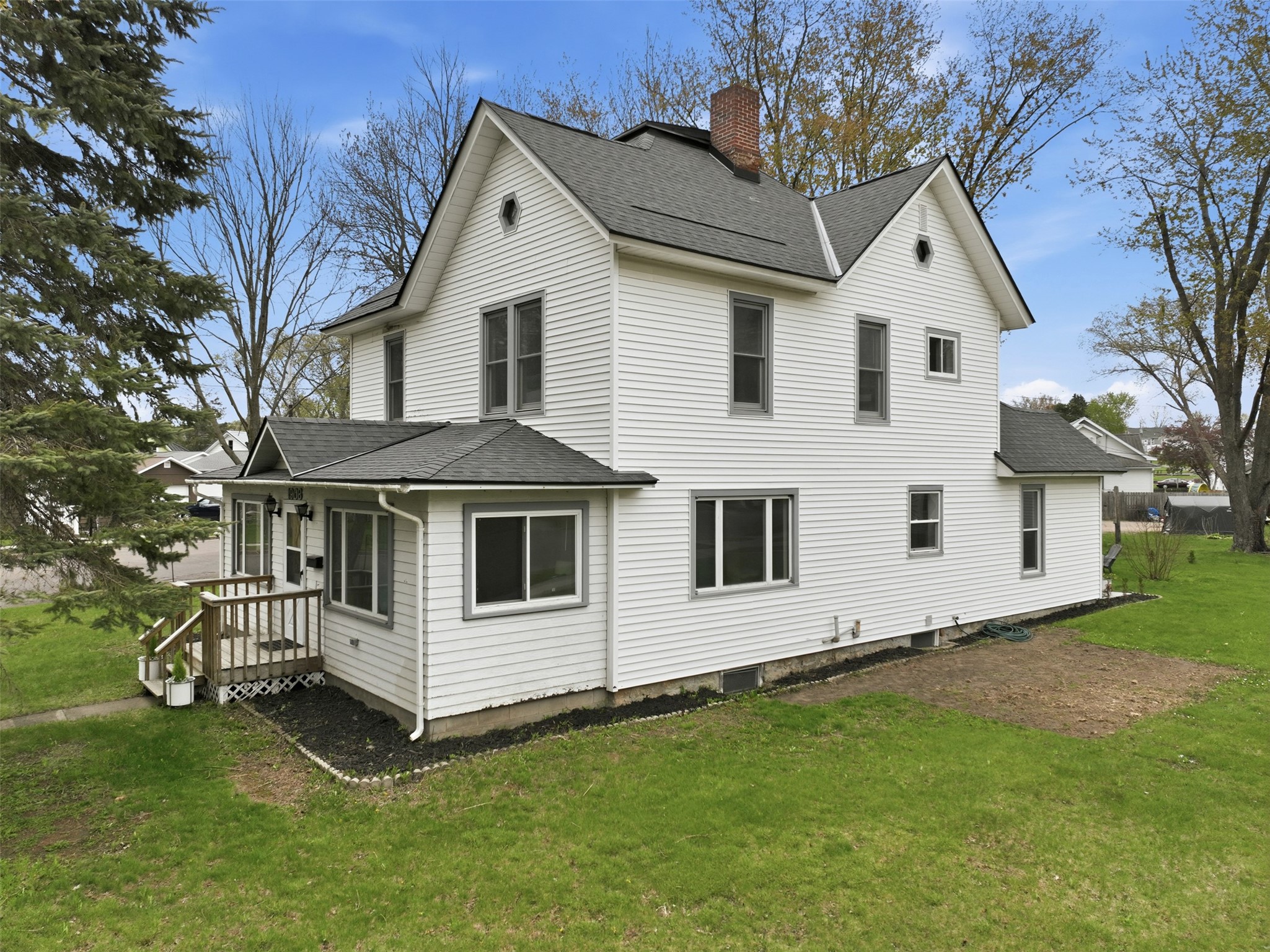 1908 Main Street Property Photo 3