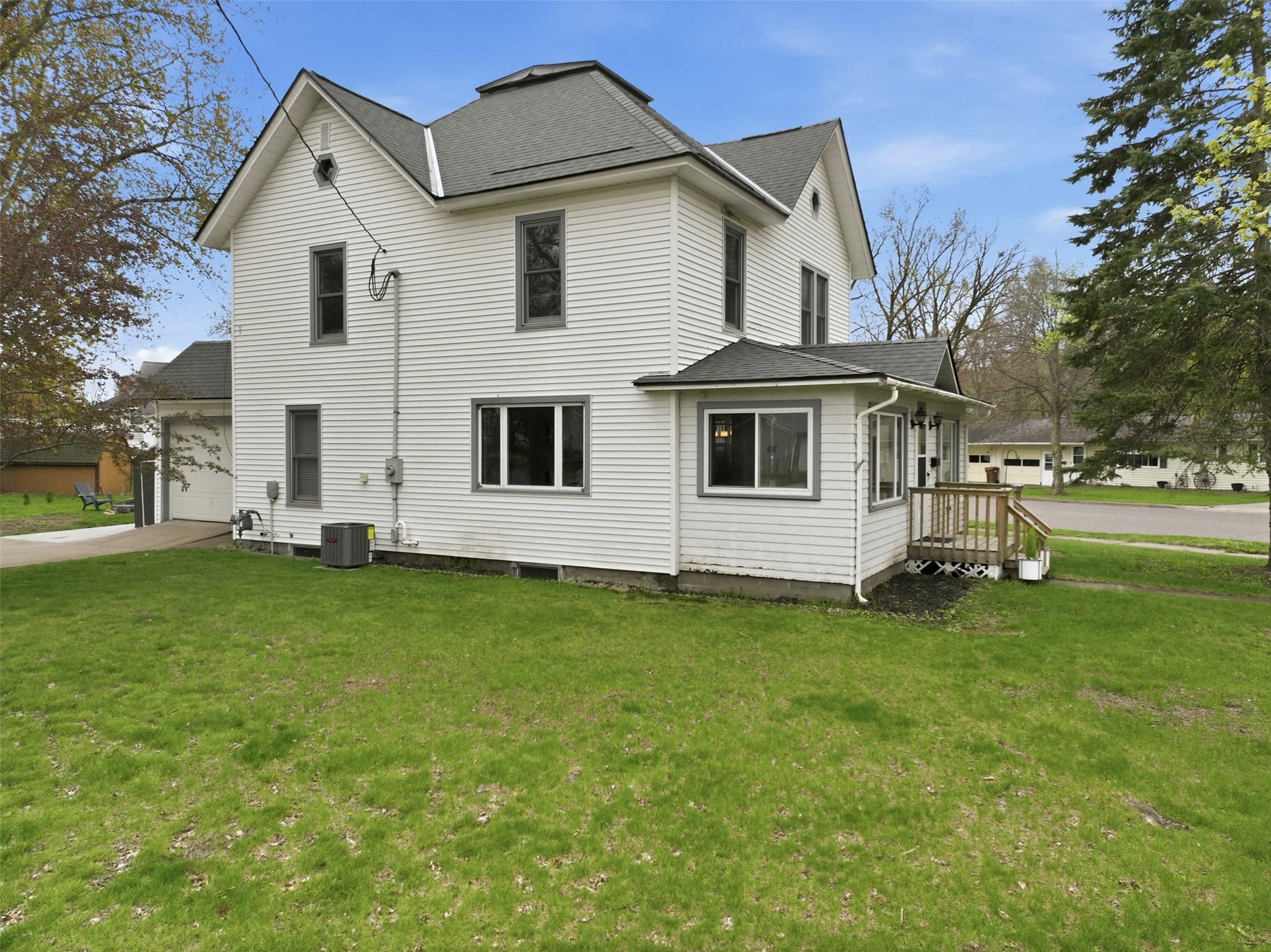 1908 Main Street Property Photo 4