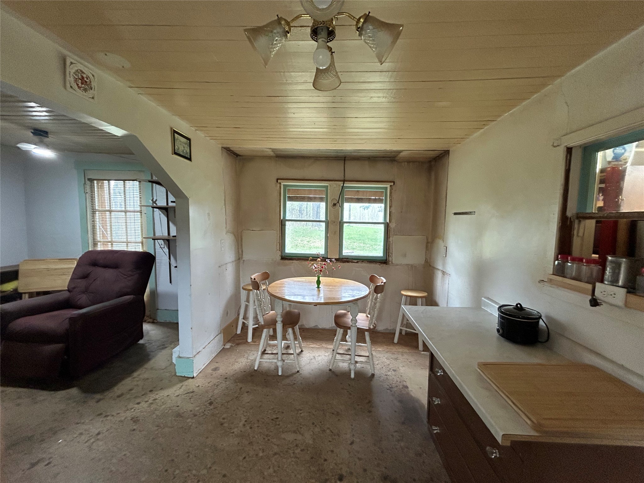 203 Dallas Street E Property Photo 12