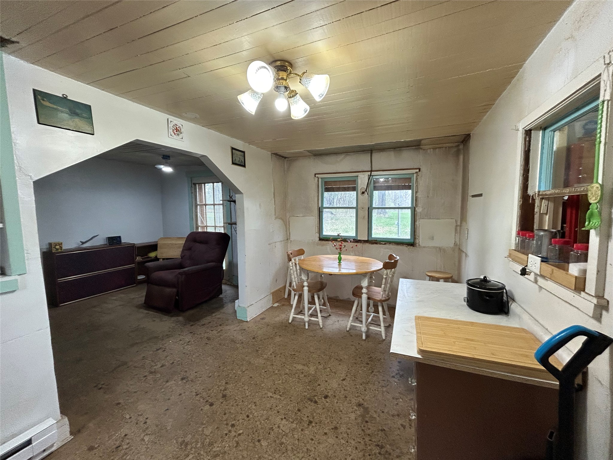 203 Dallas Street E Property Photo 14