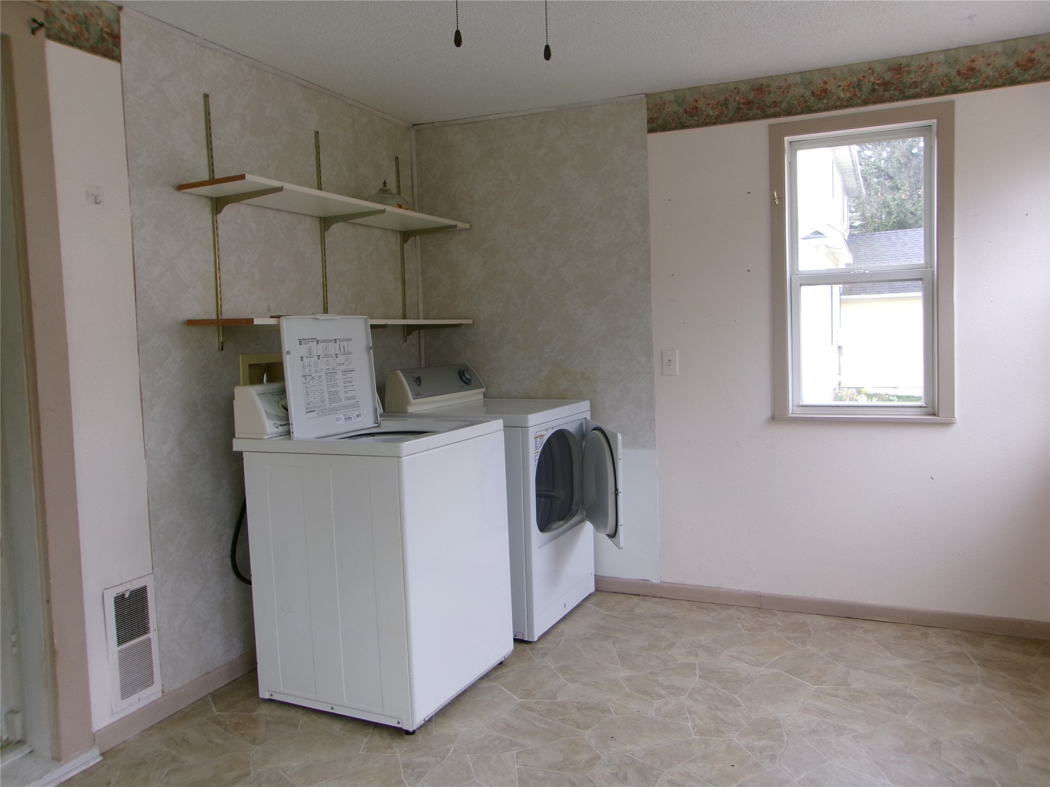 420 Schofield Street Property Photo 8