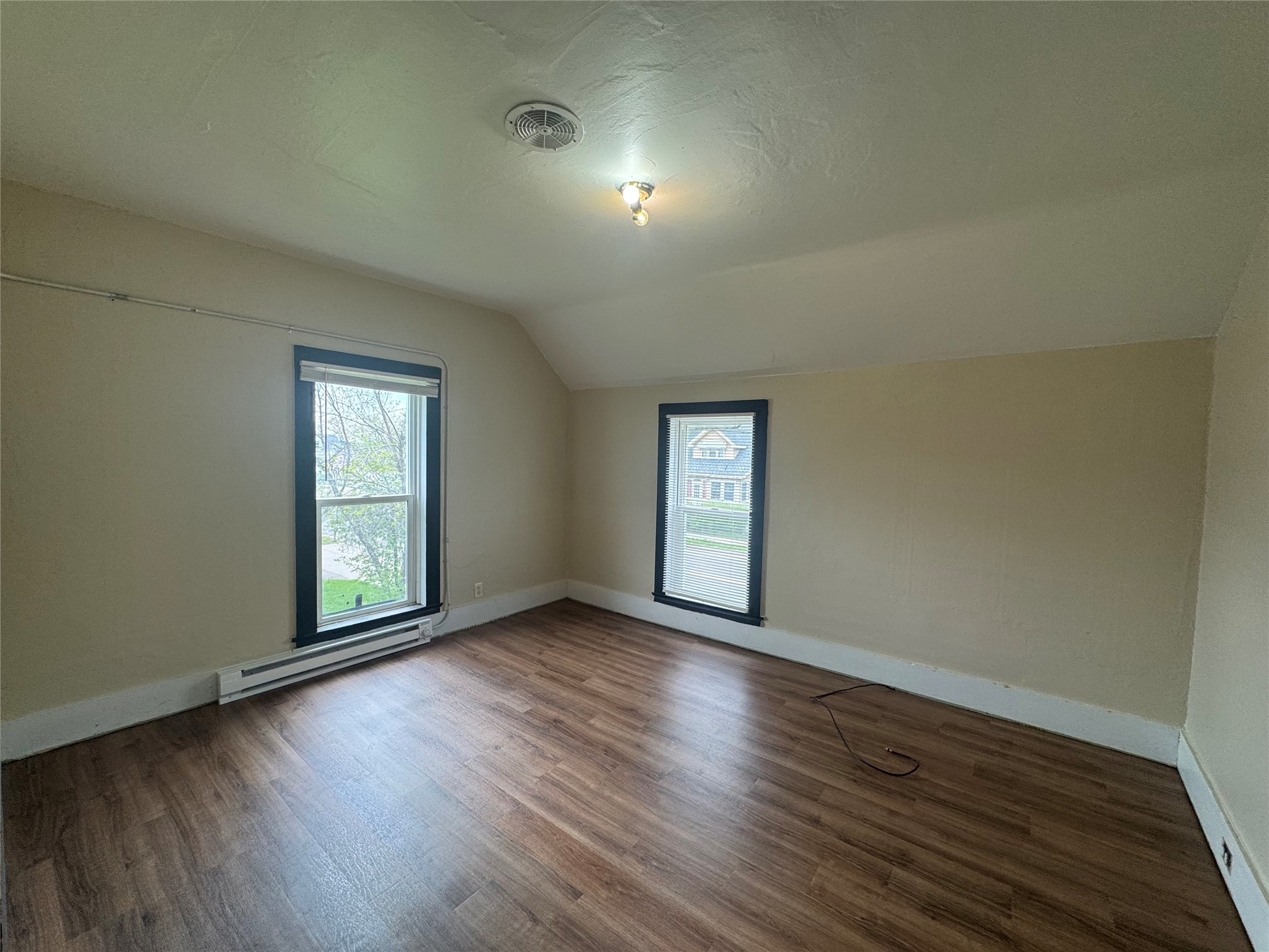 613-613 1/2 E Grand Avenue 1-2 Property Photo 16