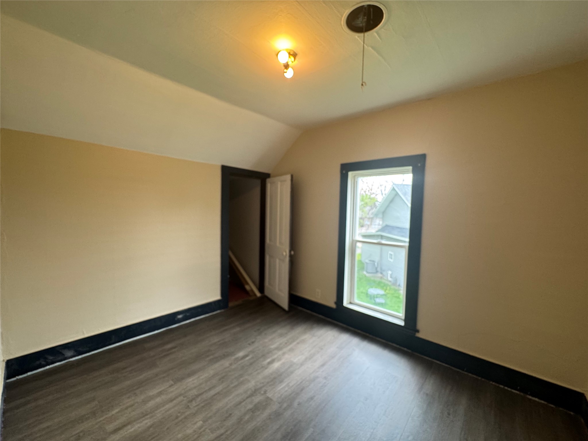 613-613 1/2 E Grand Avenue 1-2 Property Photo 17