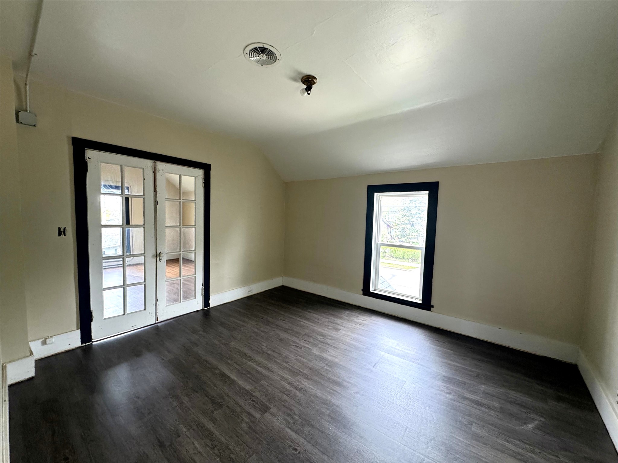613-613 1/2 E Grand Avenue 1-2 Property Photo 18