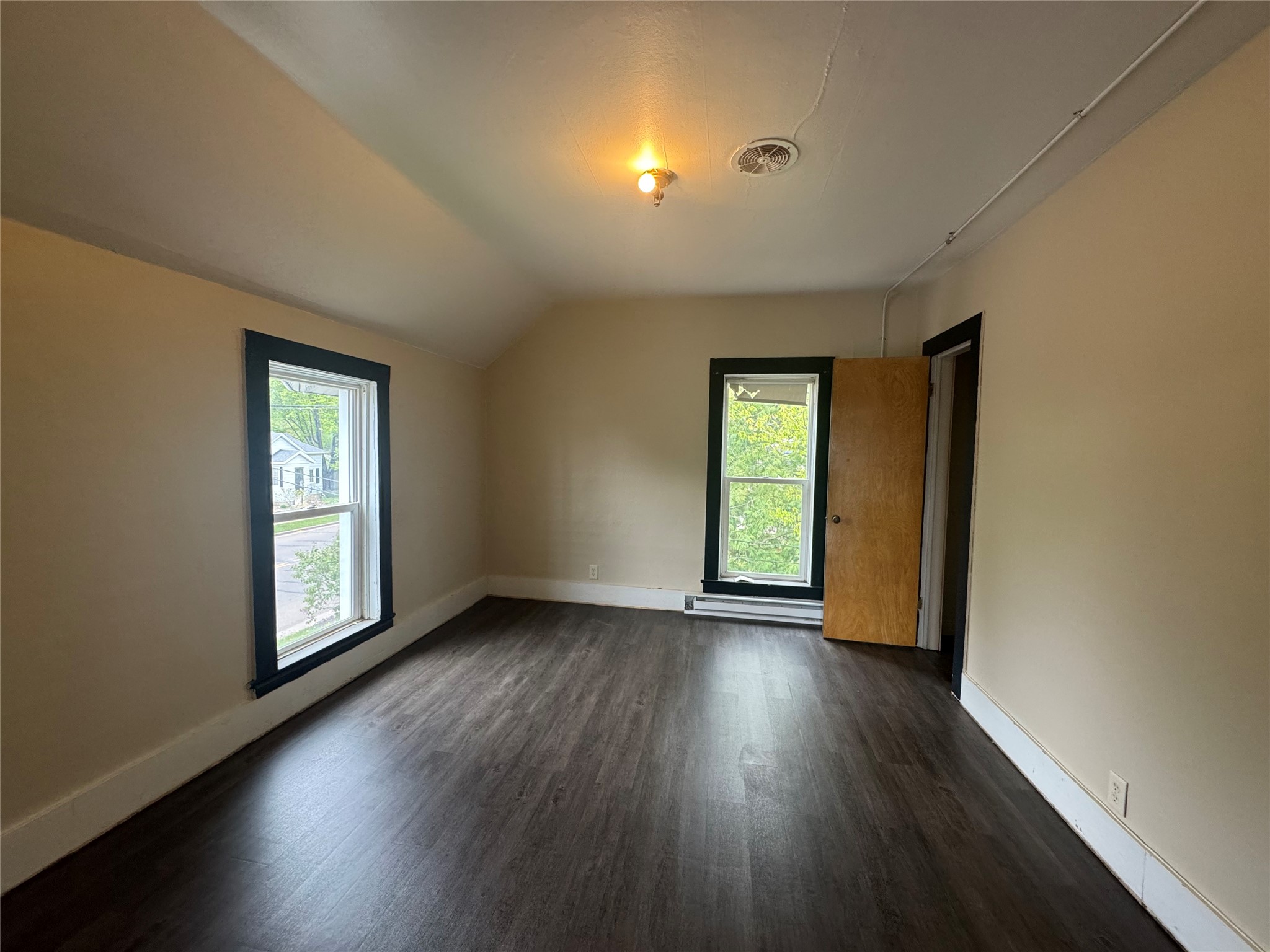 613-613 1/2 E Grand Avenue 1-2 Property Photo 20