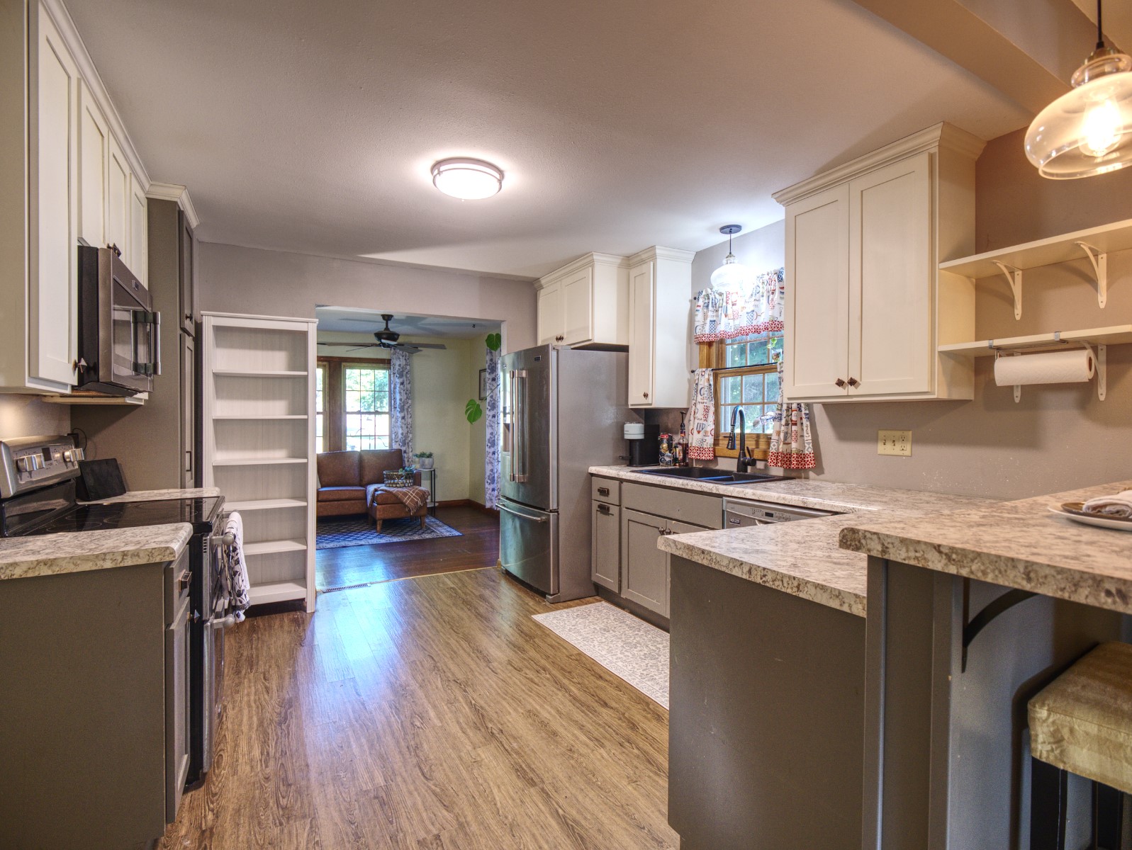 701 Park Avenue Property Photo 11