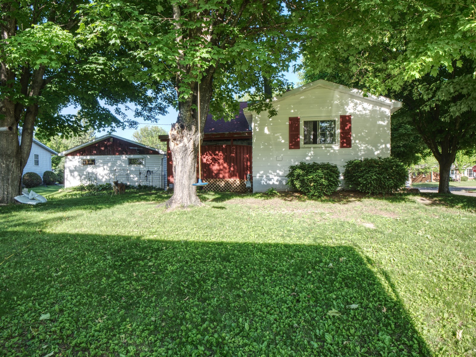 701 Park Avenue Property Photo 33