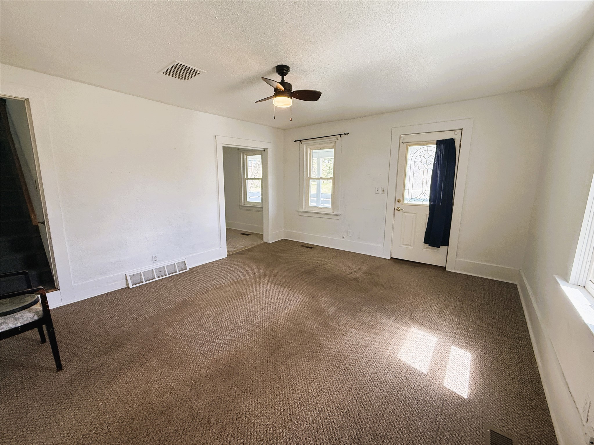 814 E 4th Street S Property Photo 5