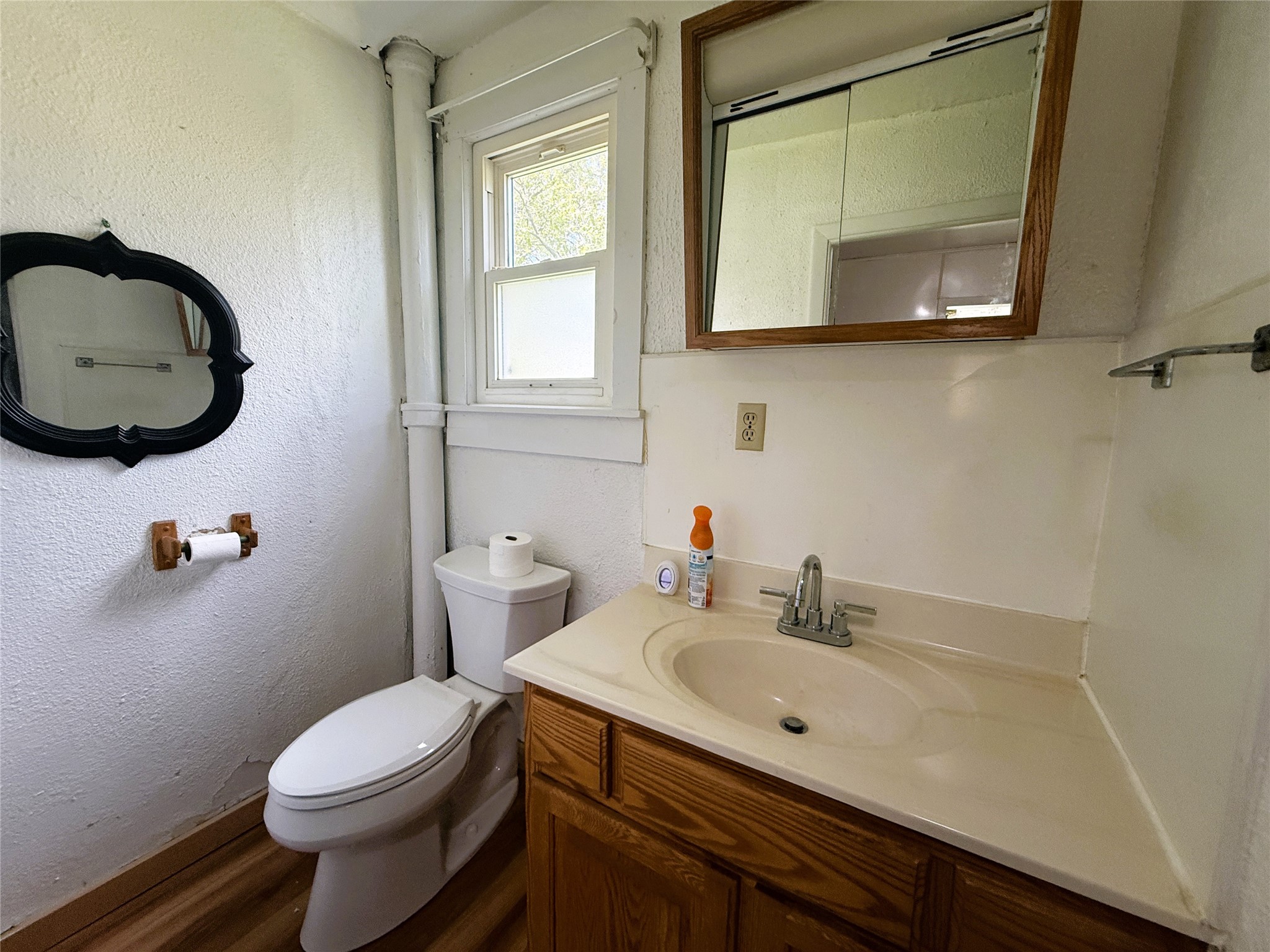 814 E 4th Street S Property Photo 13