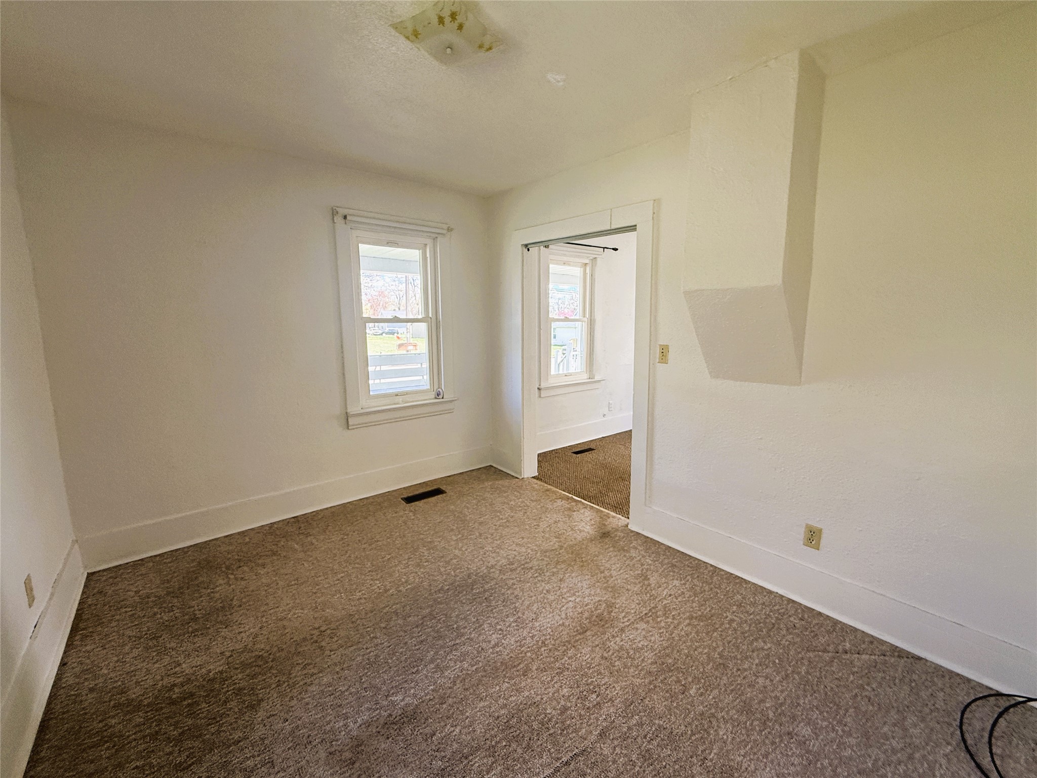 814 E 4th Street S Property Photo 15