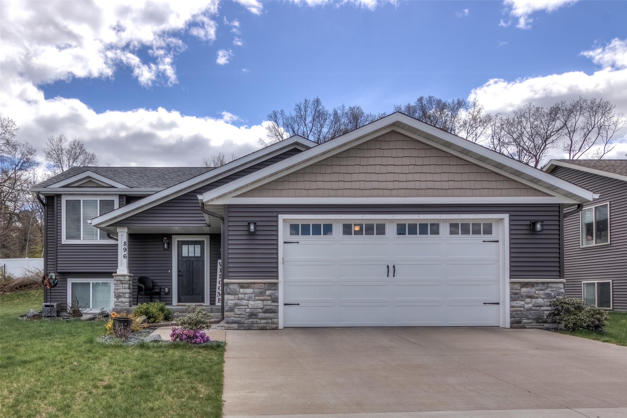 896 Glacier Drive Property Photo 1