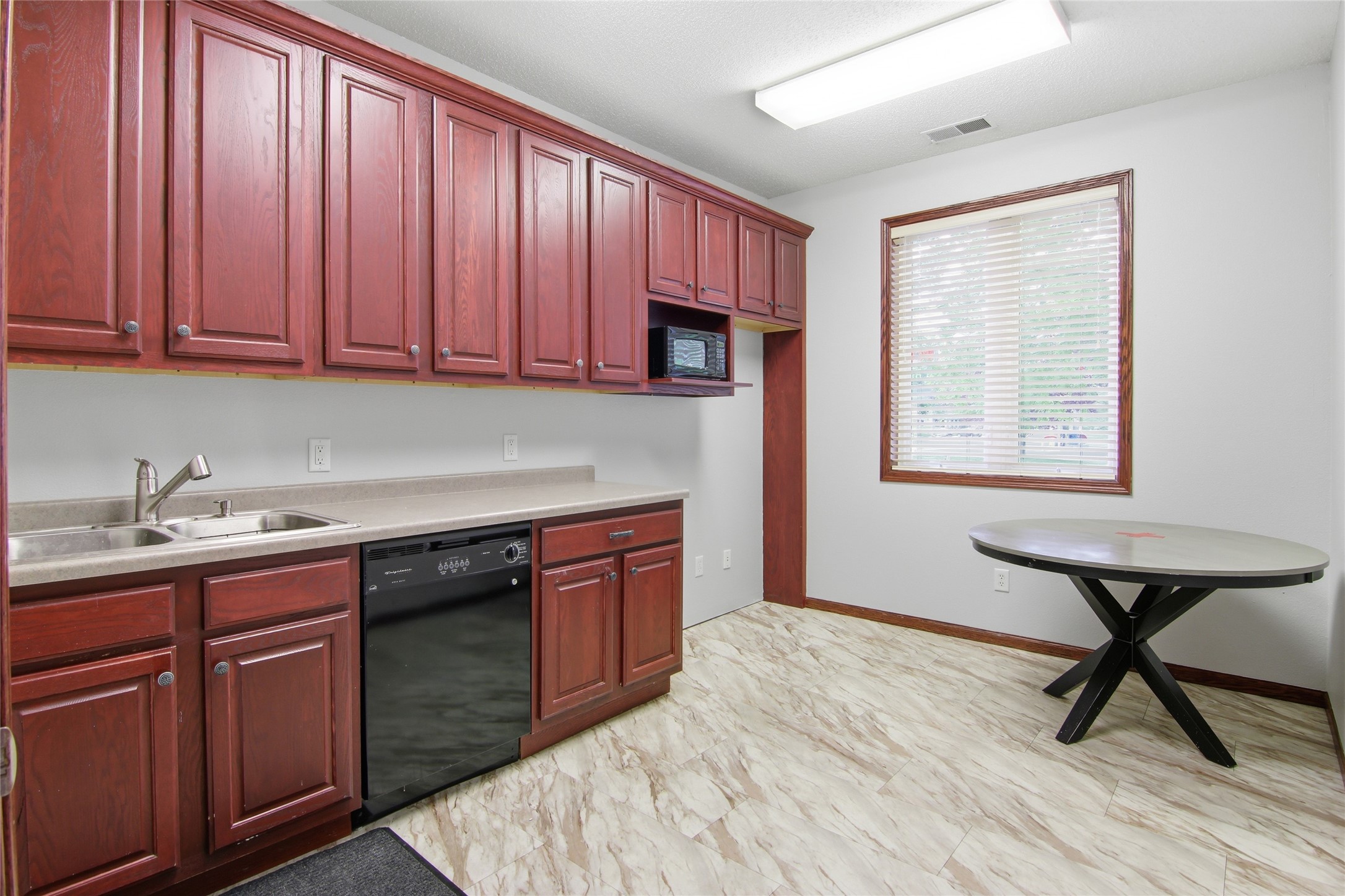 2108 S Broadway Street Property Photo 8
