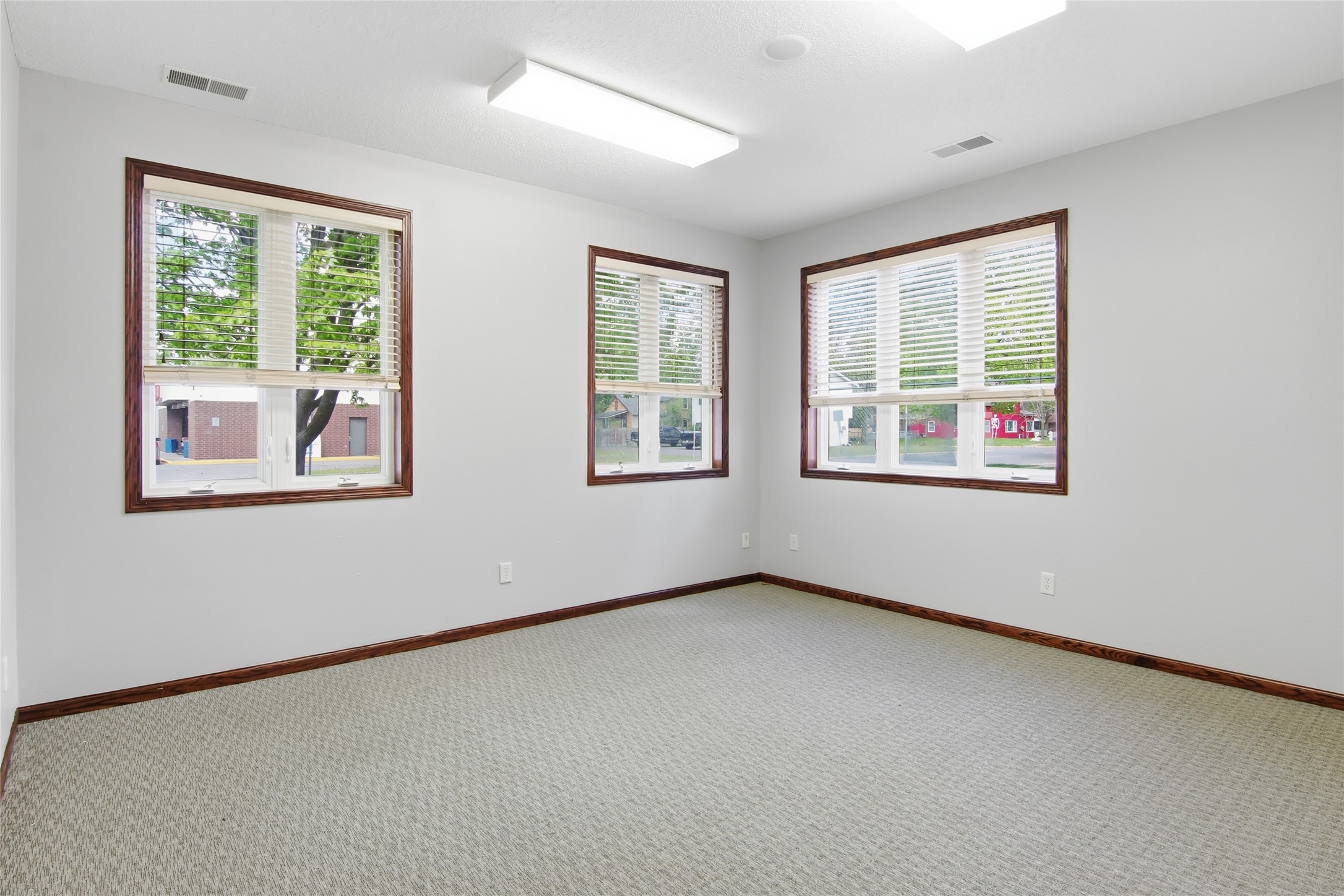 2108 S Broadway Street Property Photo 15