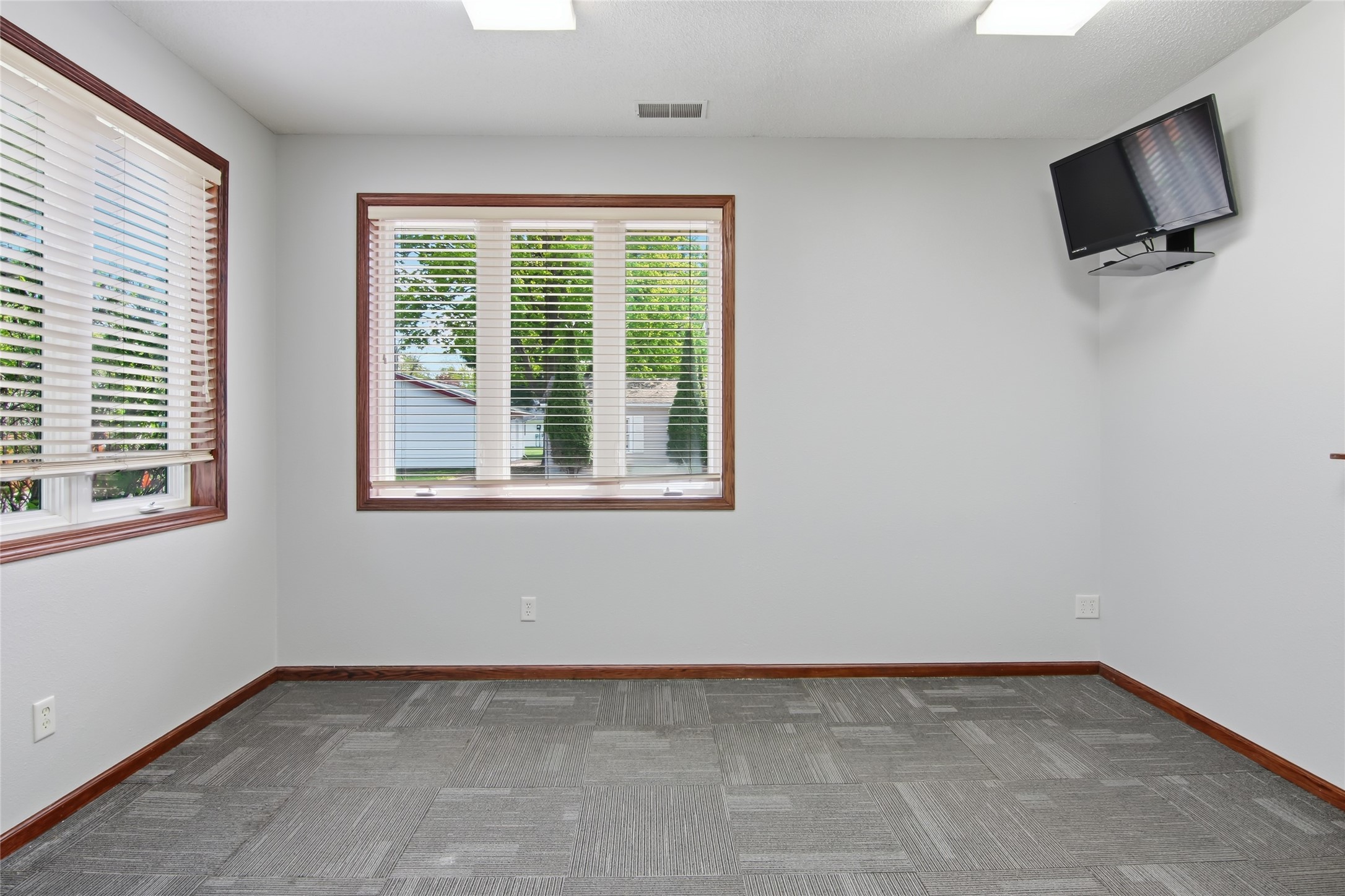 2108 S Broadway Street Property Photo 28