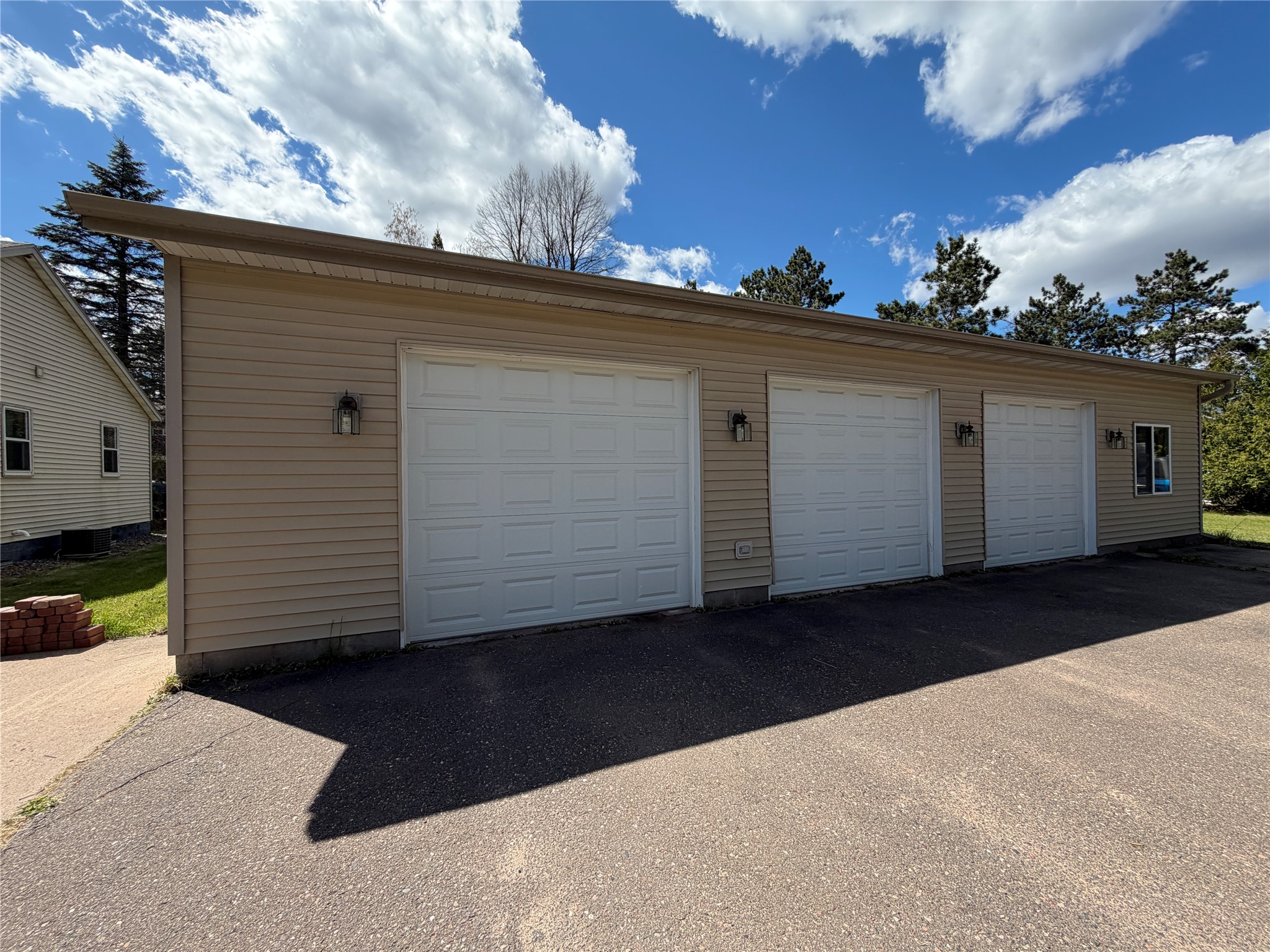 10507 N Hamblin Street Property Photo 13