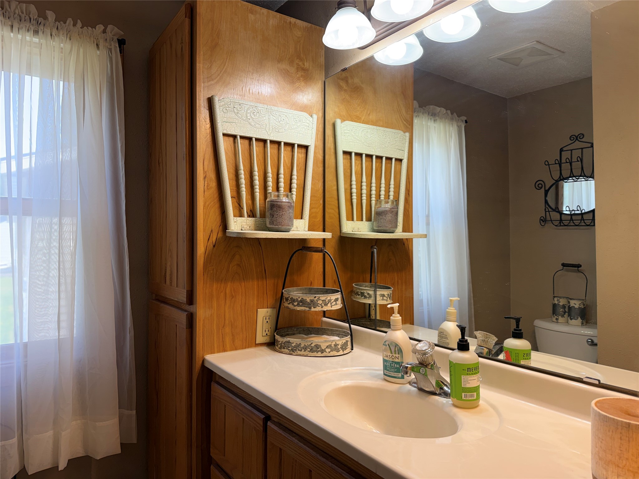 10507 N Hamblin Street Property Photo 30
