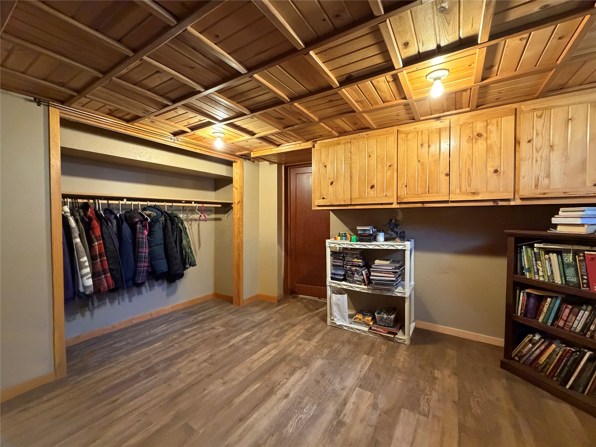 10507 N Hamblin Street Property Photo 33
