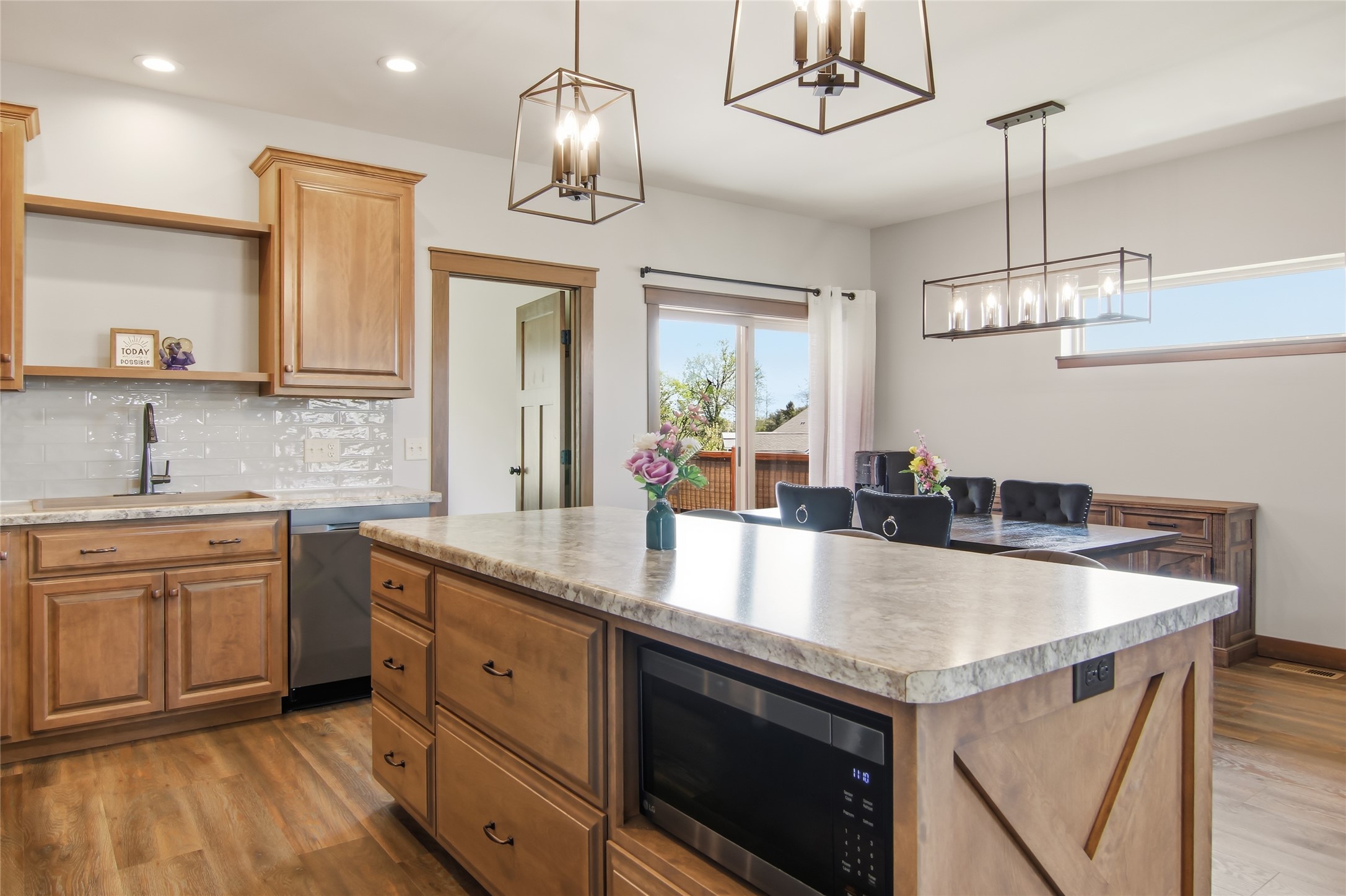 6401 Aspen Ridge Drive Property Photo 6