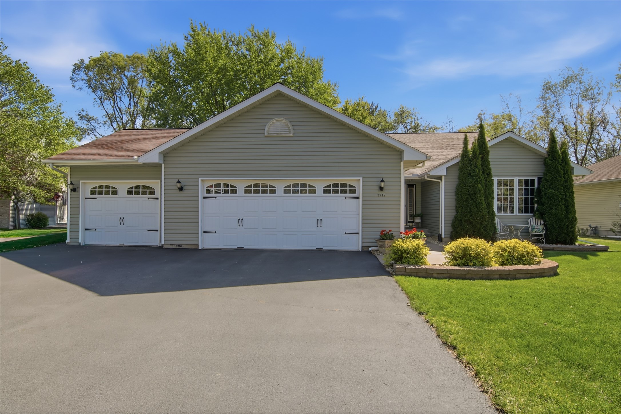 2719 Pine View Road Property Photo 1