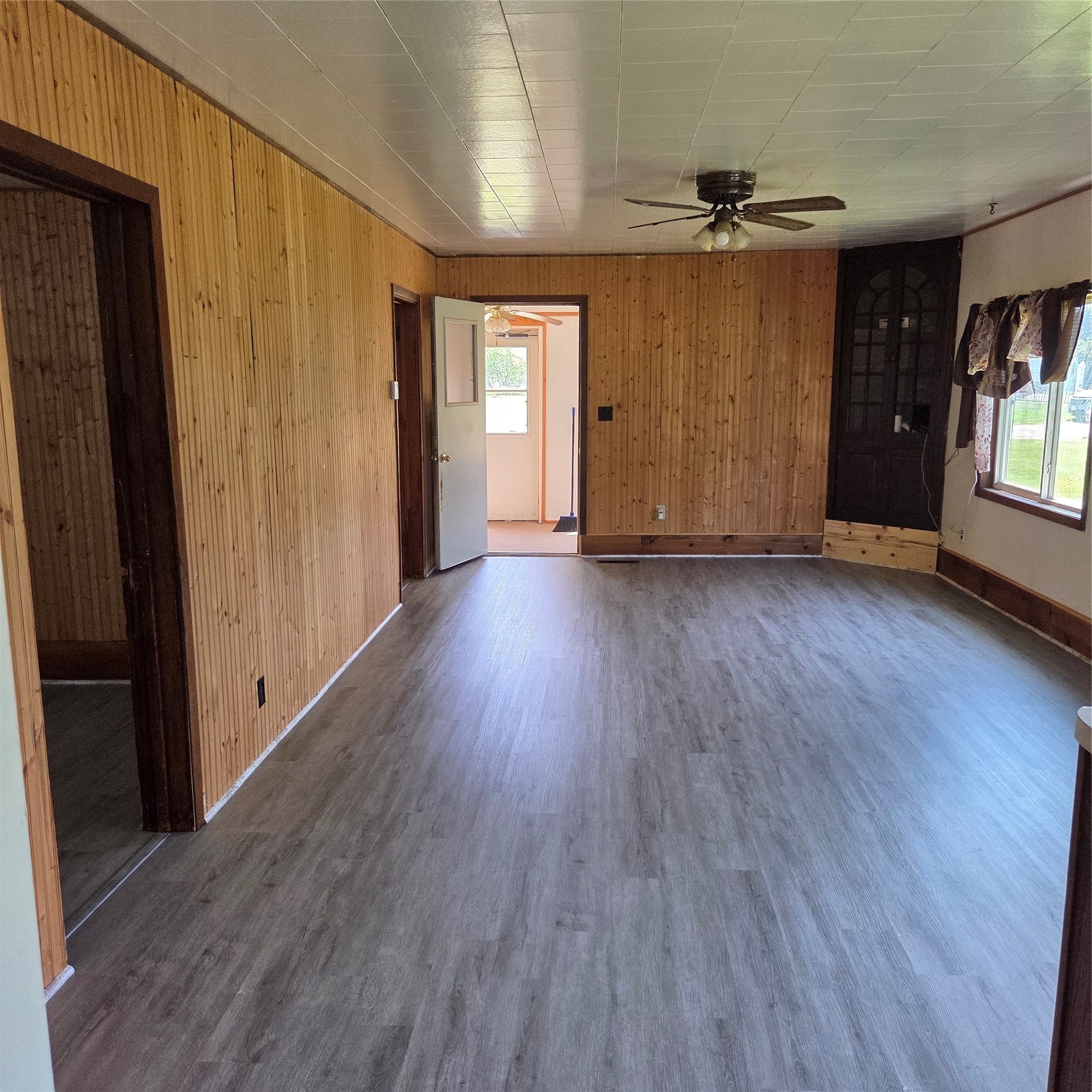 991 N Lincoln Avenue Property Photo 7