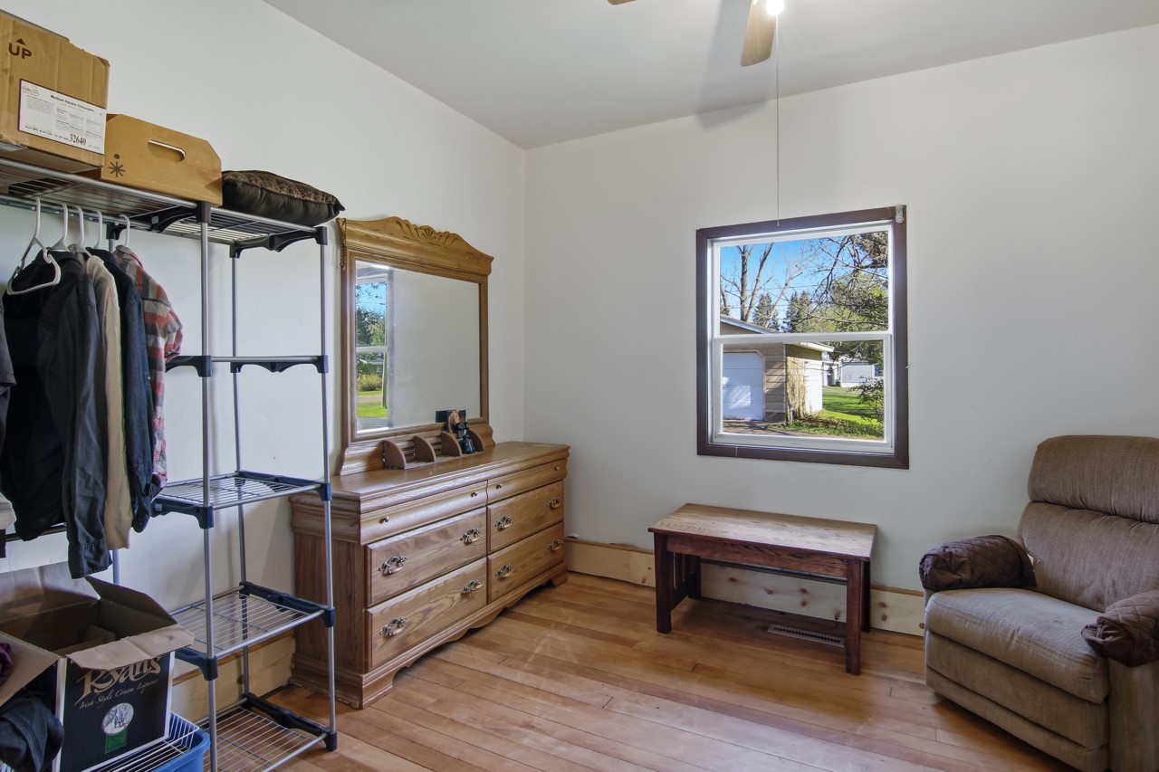991 N Lincoln Avenue Property Photo 17