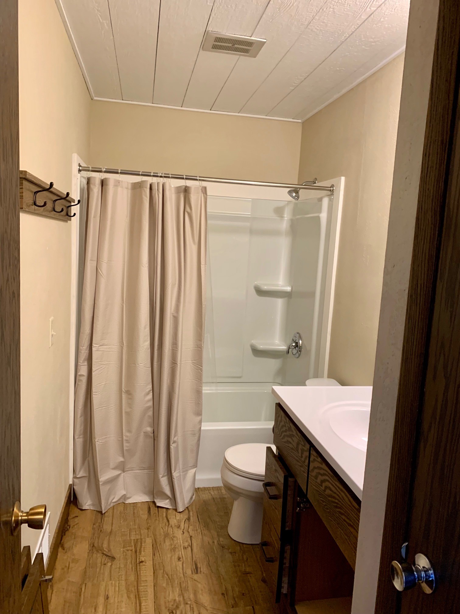 2714 Thomas Drive 1-4 Property Photo 3