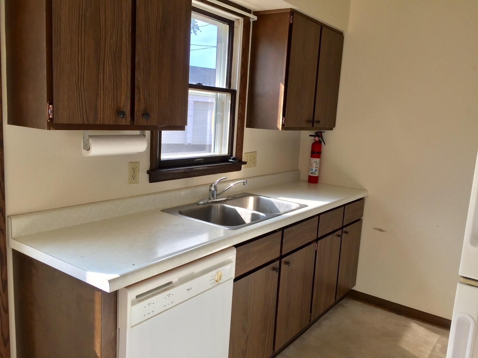 2714 Thomas Drive 1-4 Property Photo 5