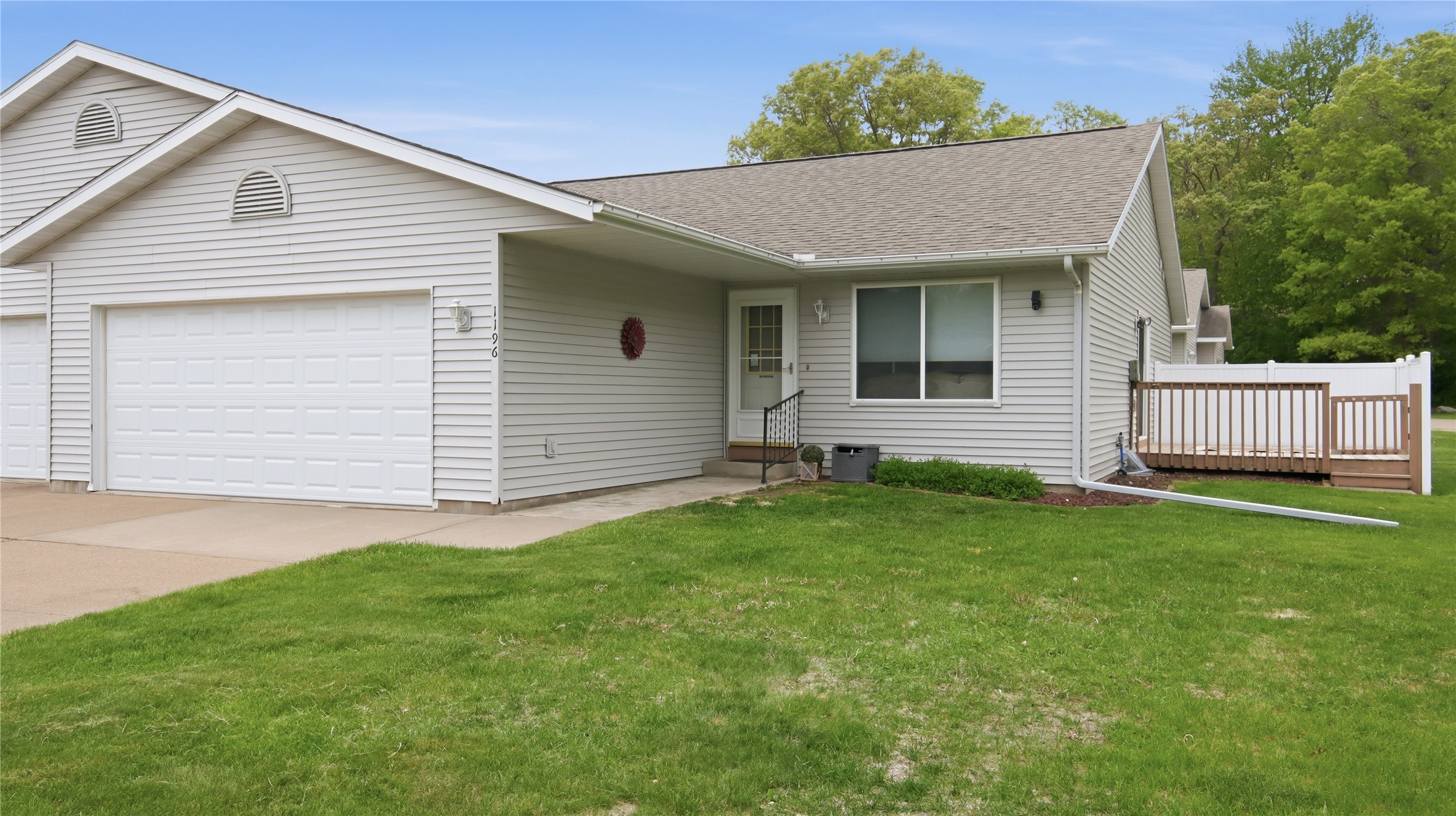 1196 Evergreen Lane Property Photo 1
