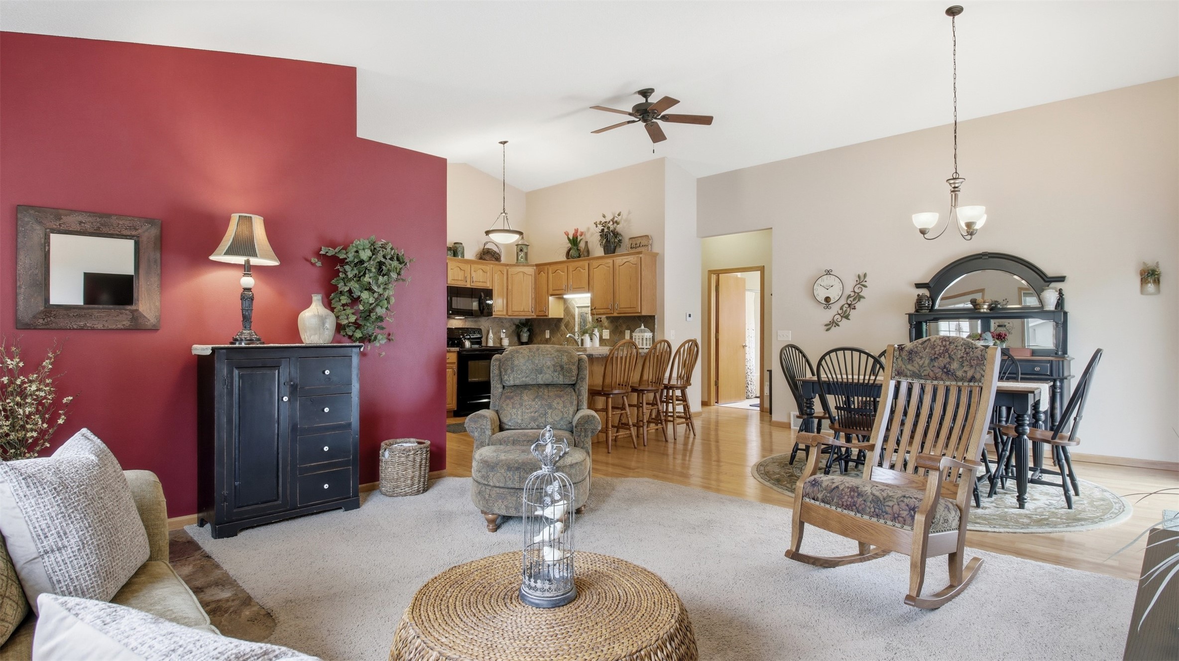 1196 Evergreen Lane Property Photo 2