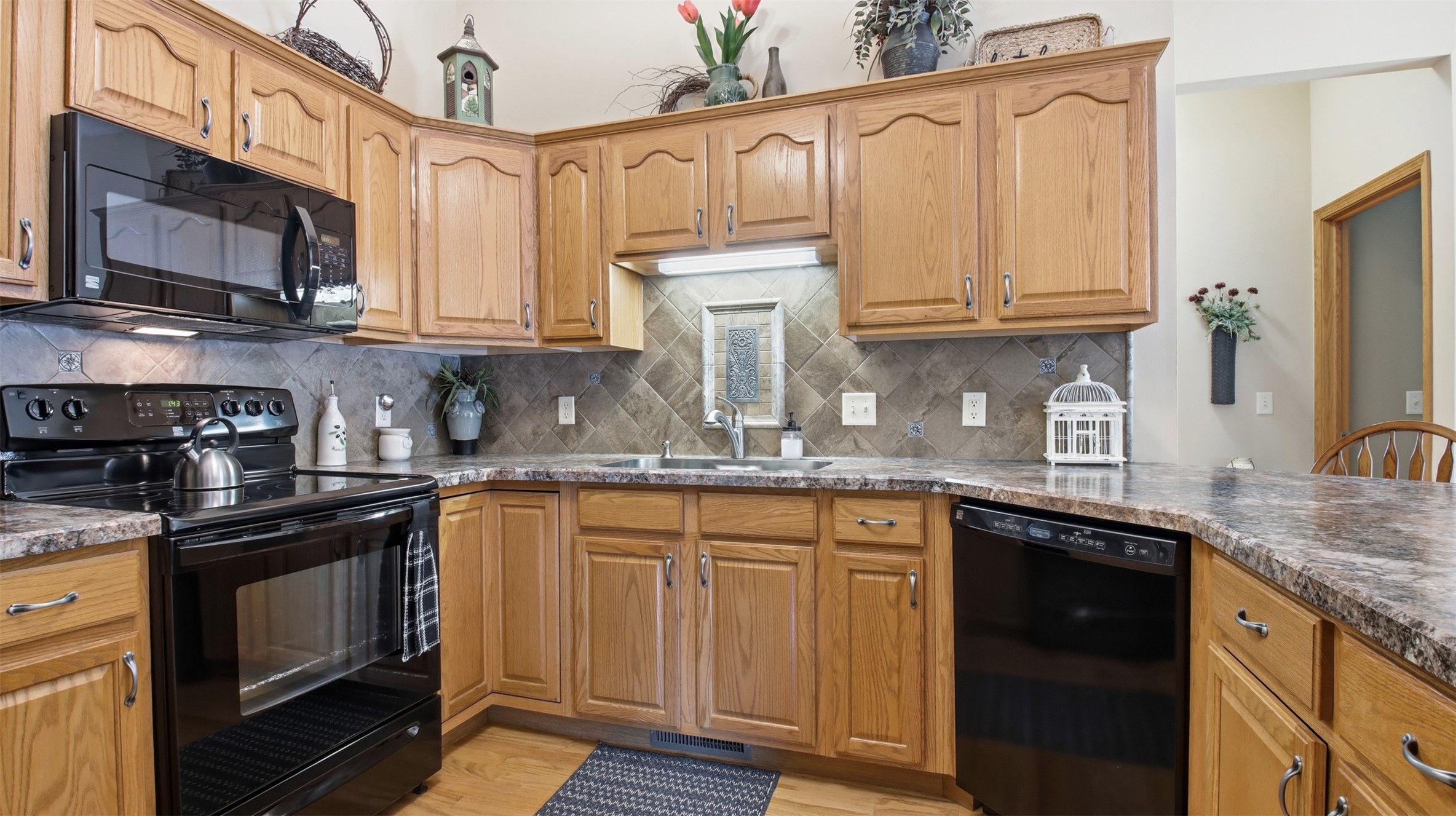 1196 Evergreen Lane Property Photo 5