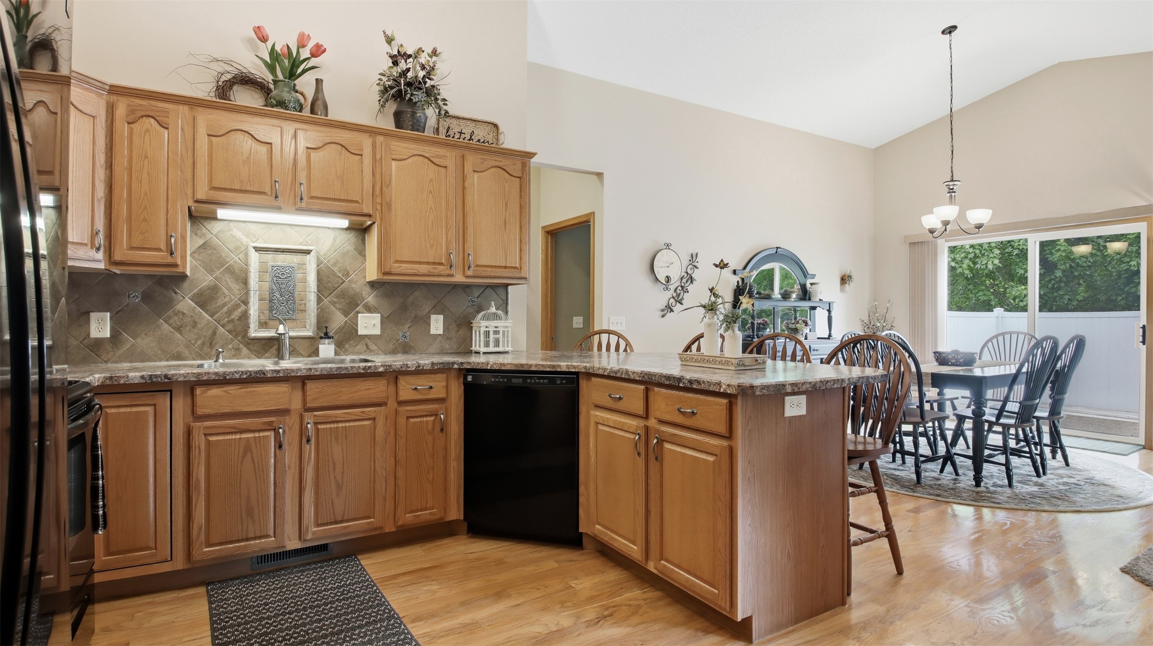 1196 Evergreen Lane Property Photo 6