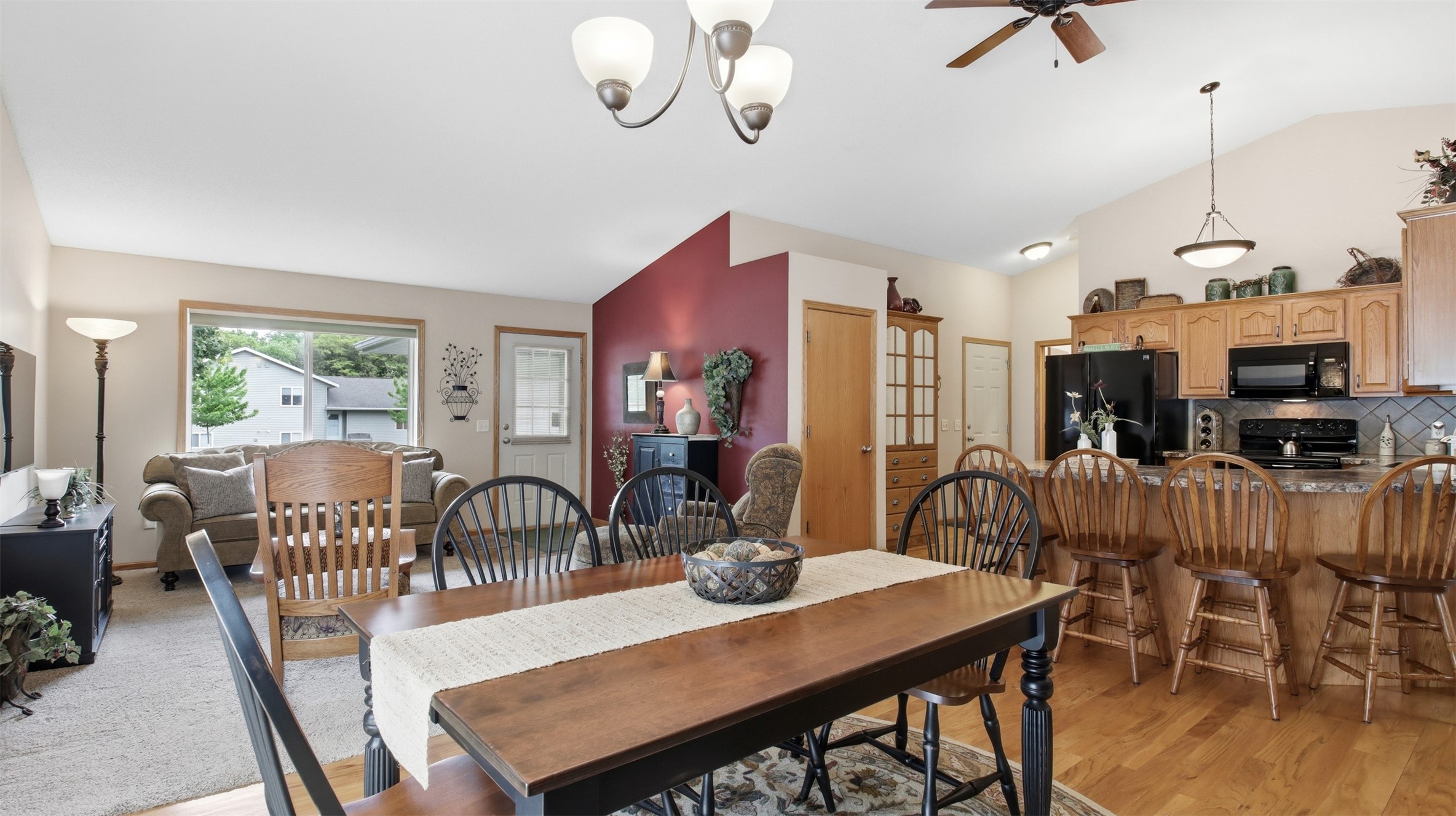 1196 Evergreen Lane Property Photo 8