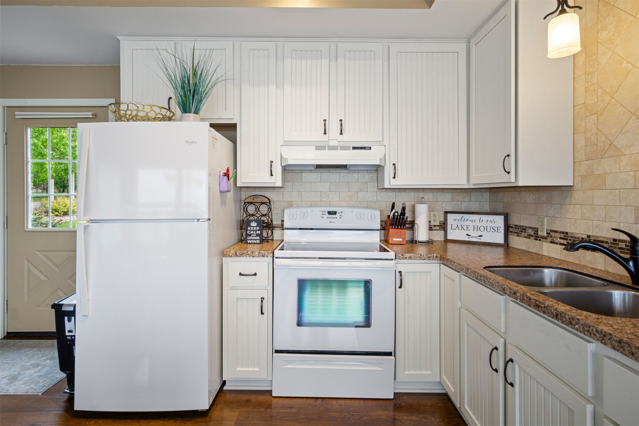 912 Kewin Street Property Photo 6
