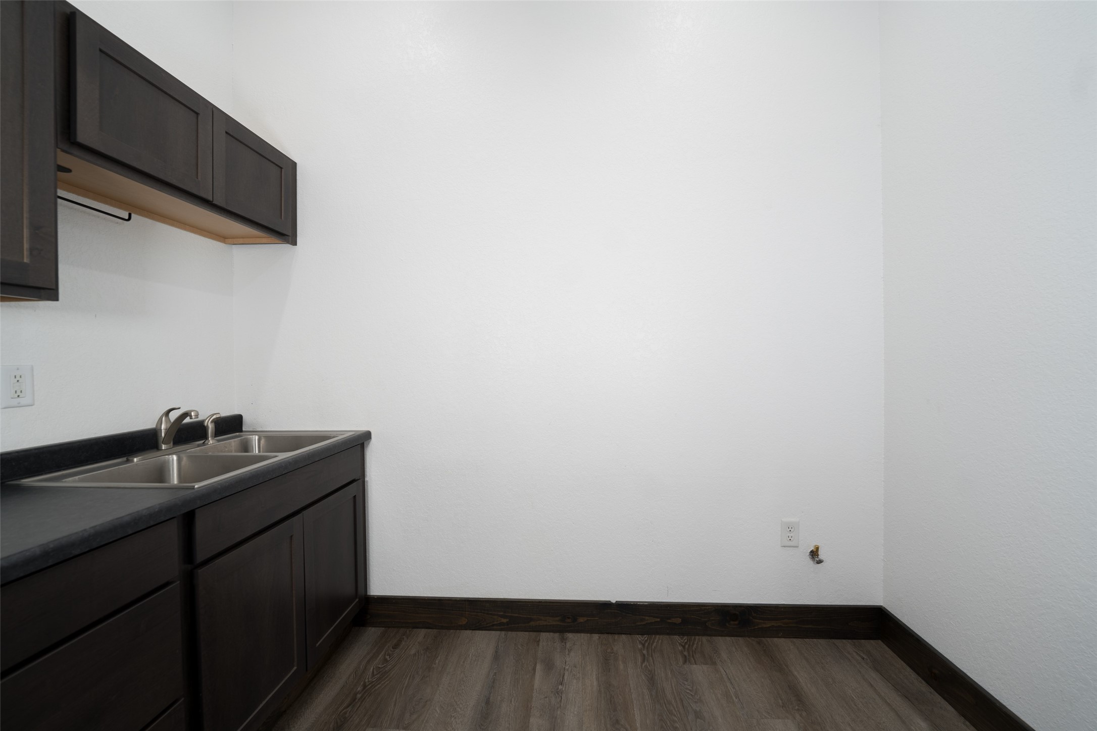 860 Gaylord Avenue Property Photo 8