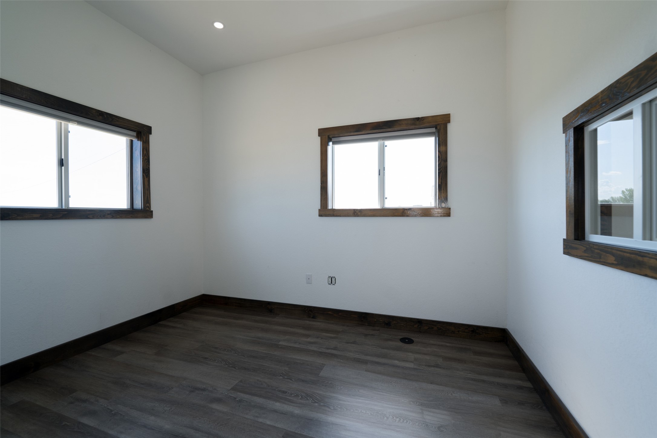 860 Gaylord Avenue Property Photo 12