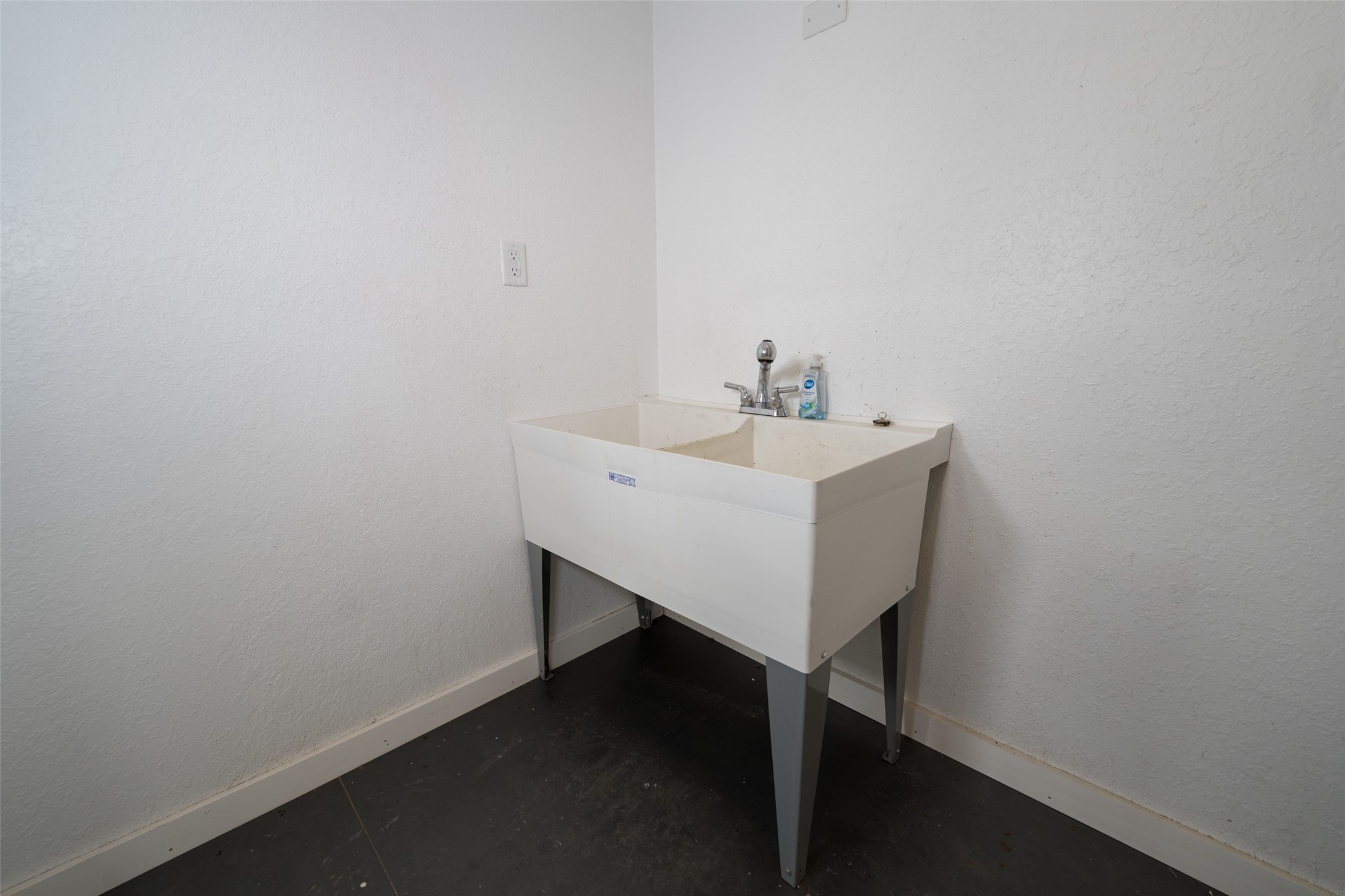 860 Gaylord Avenue Property Photo 26