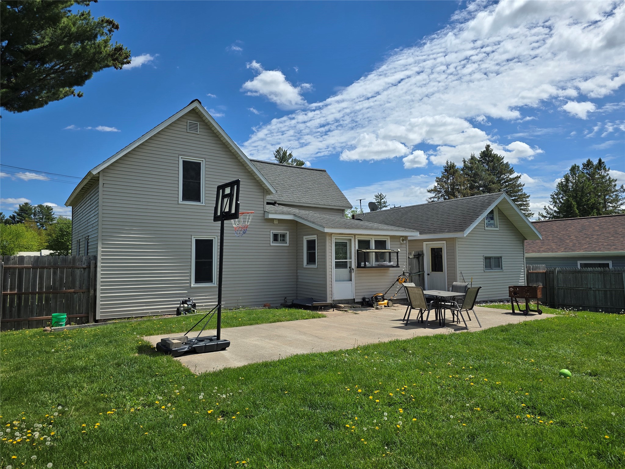 1425 3rd Street Property Photo 2